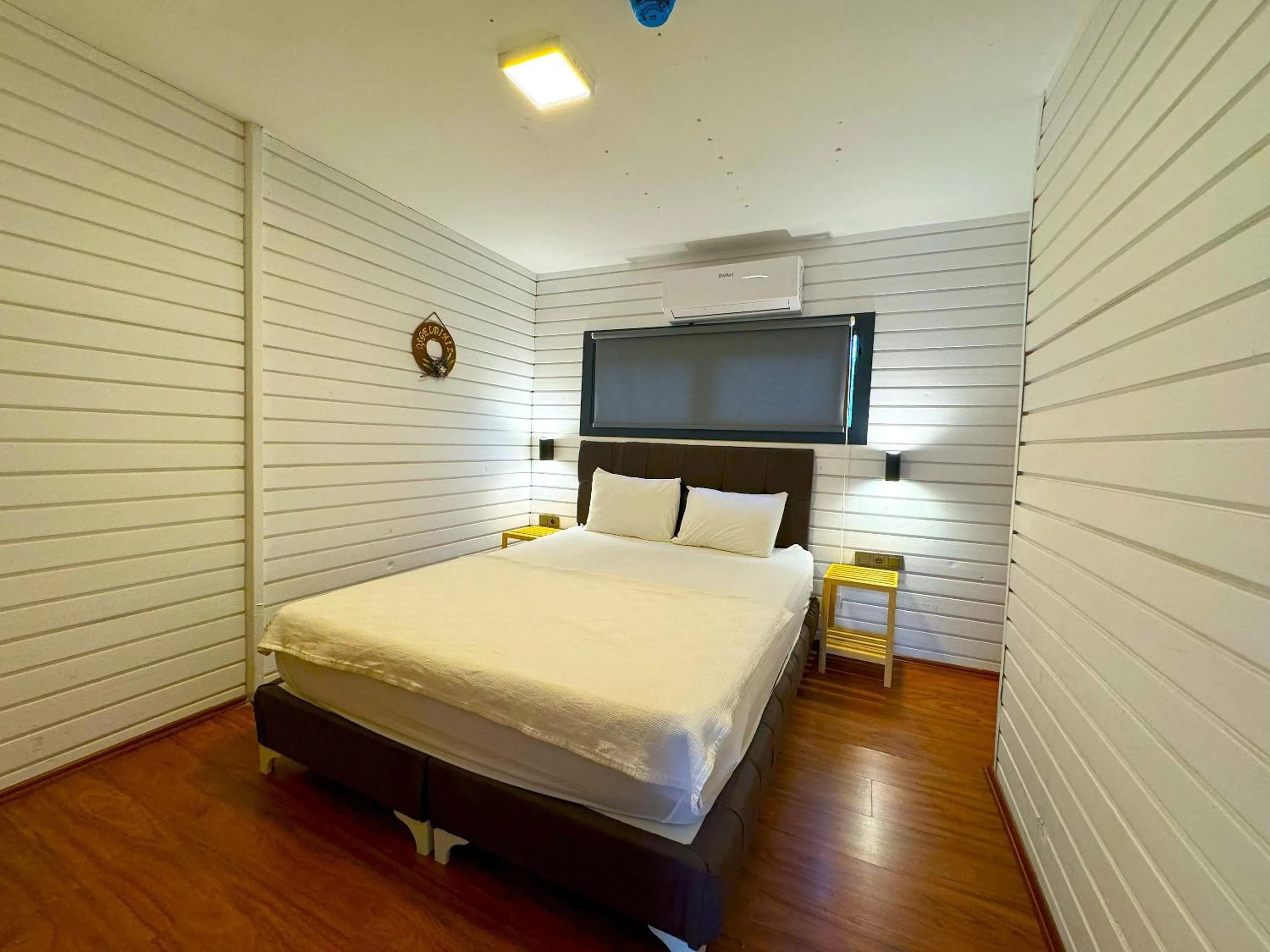 Photo of the whole room, Bed in Collesium Garden