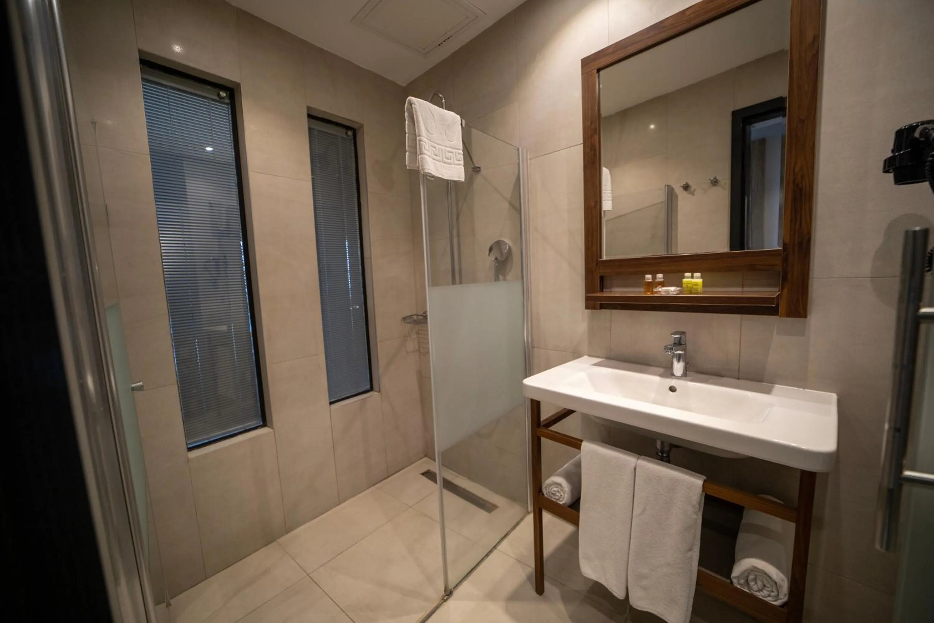 Shower in Seven For Life Thermal Hotel