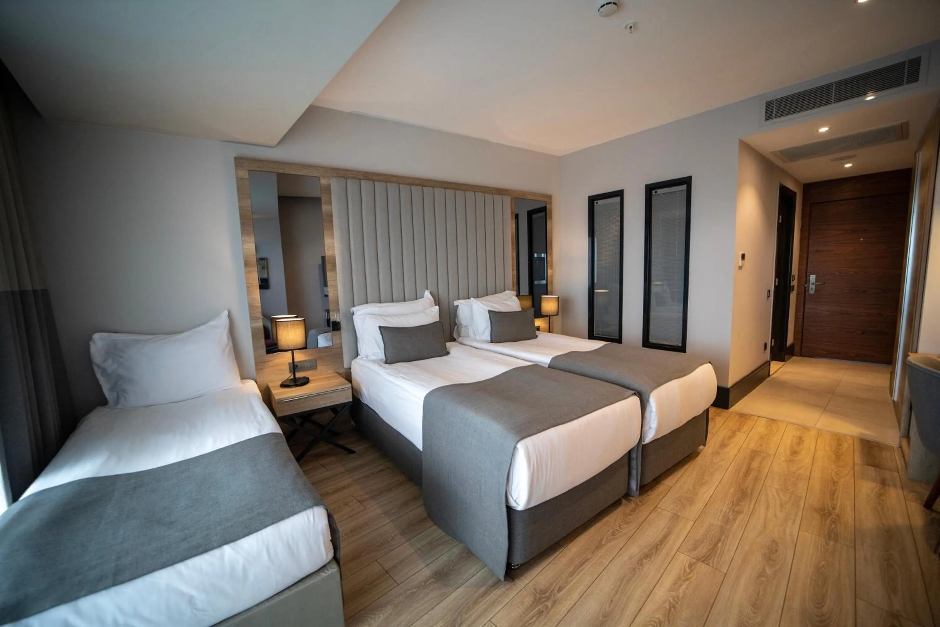 Photo of the whole room, Bed in Seven For Life Thermal Hotel