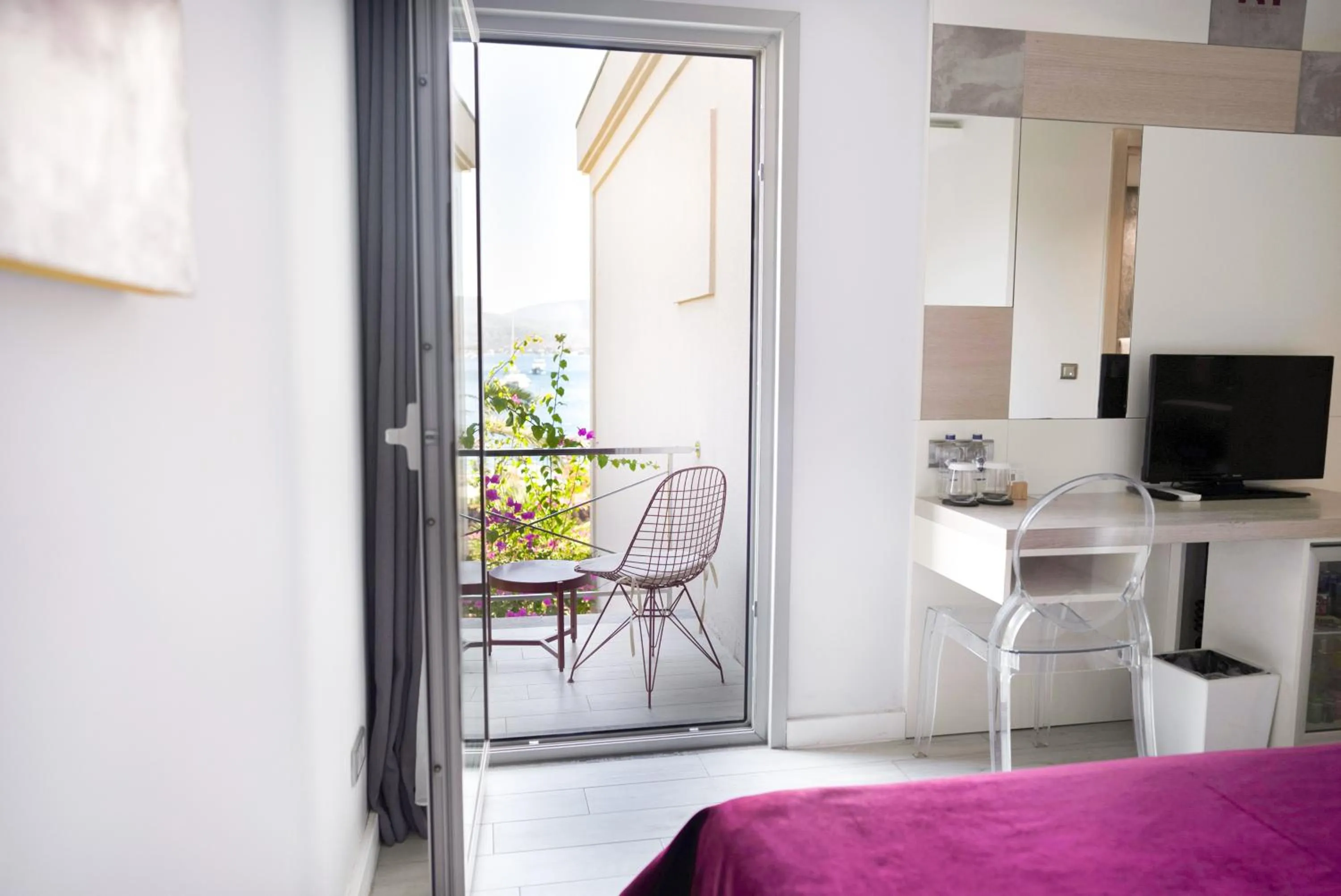 Balcony/Terrace, Bed in No81 Hotel