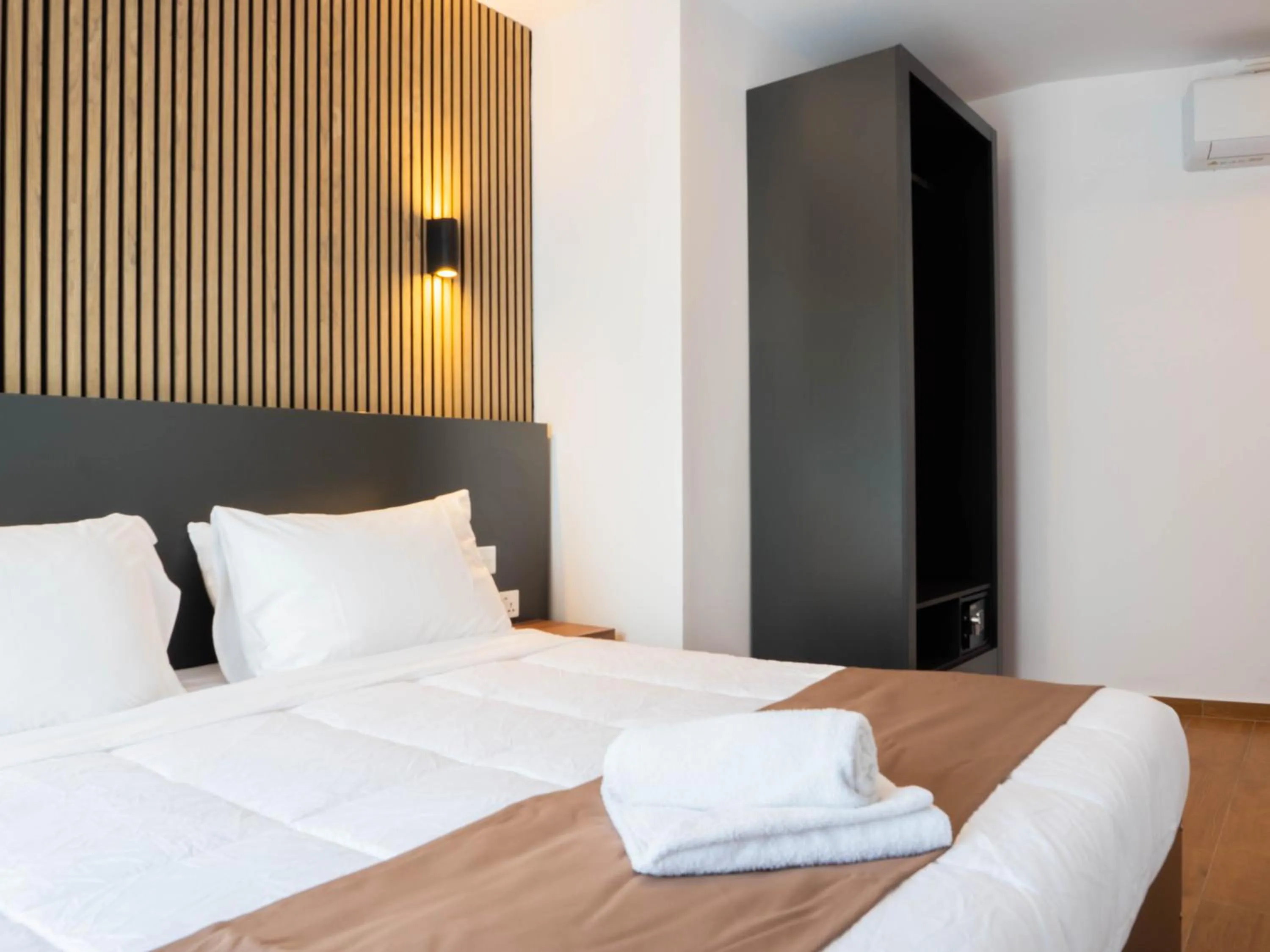 Bed in Marina Suites & apartments - Self catering - by Tritoni hotels