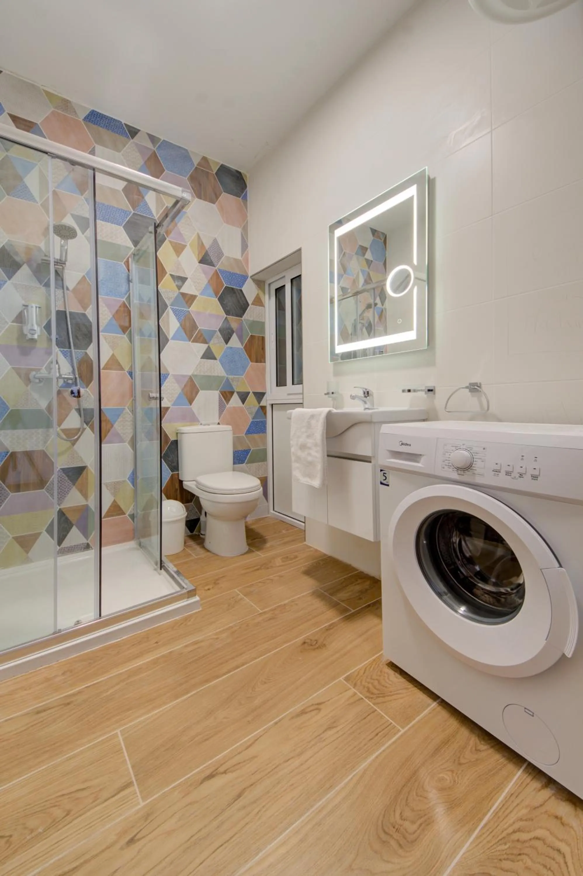 Toilet in Marina Suites & apartments - Self catering - by Tritoni hotels