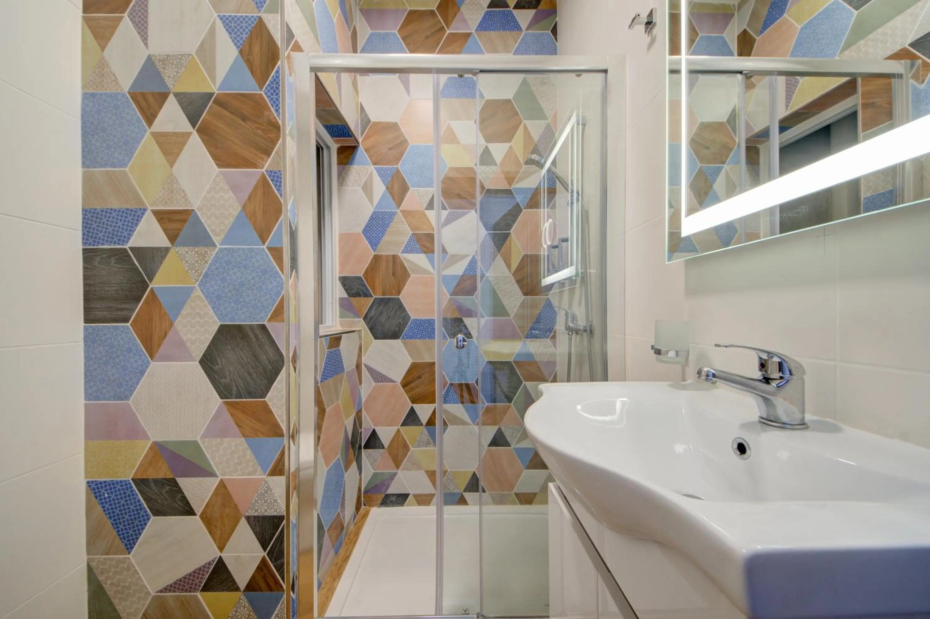 Bathroom in Marina Suites & apartments - Self catering - by Tritoni hotels