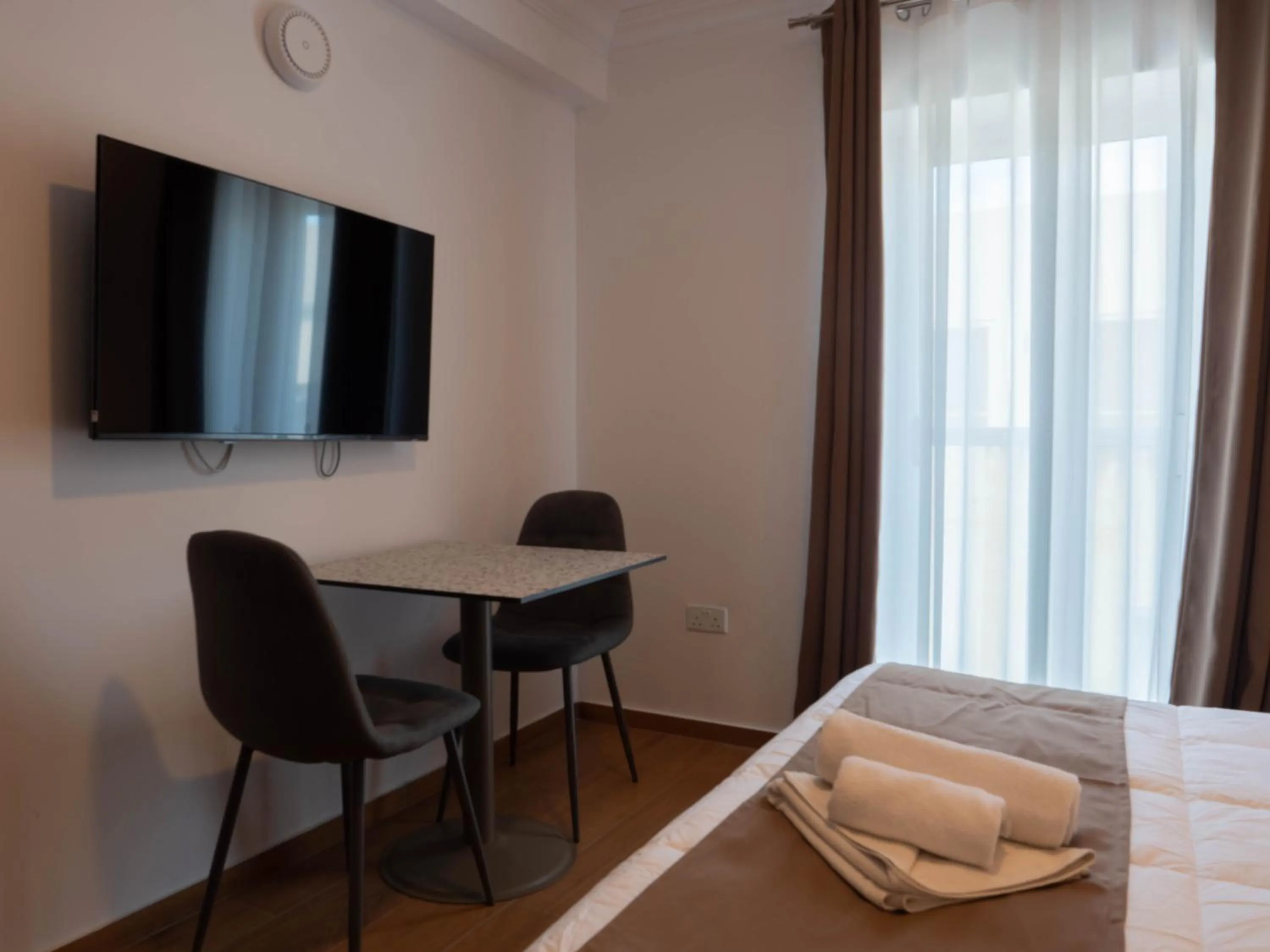TV and multimedia, Bed in Marina Suites & apartments - Self catering - by Tritoni hotels