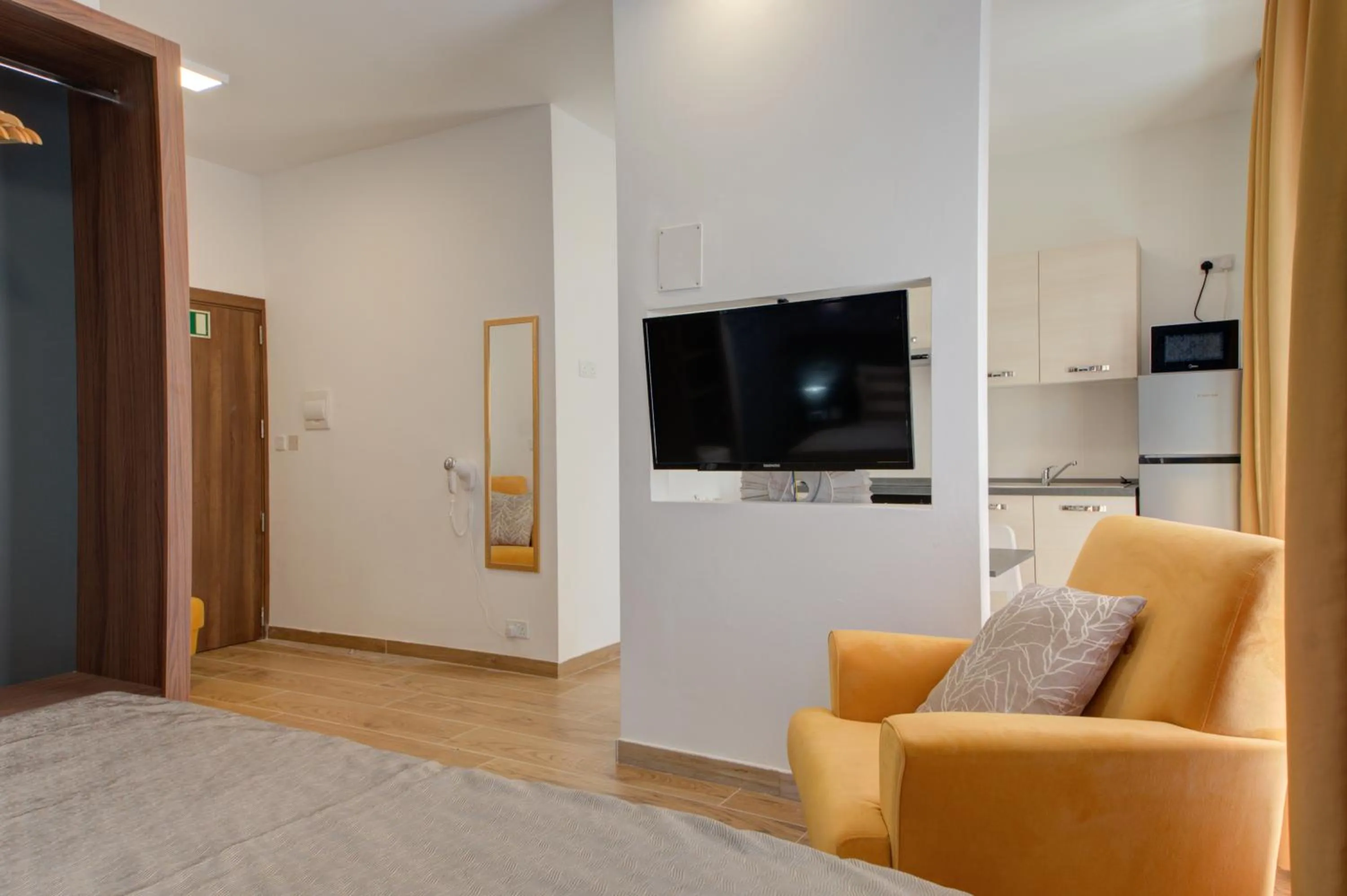 TV and multimedia in Marina Suites & apartments - Self catering - by Tritoni hotels