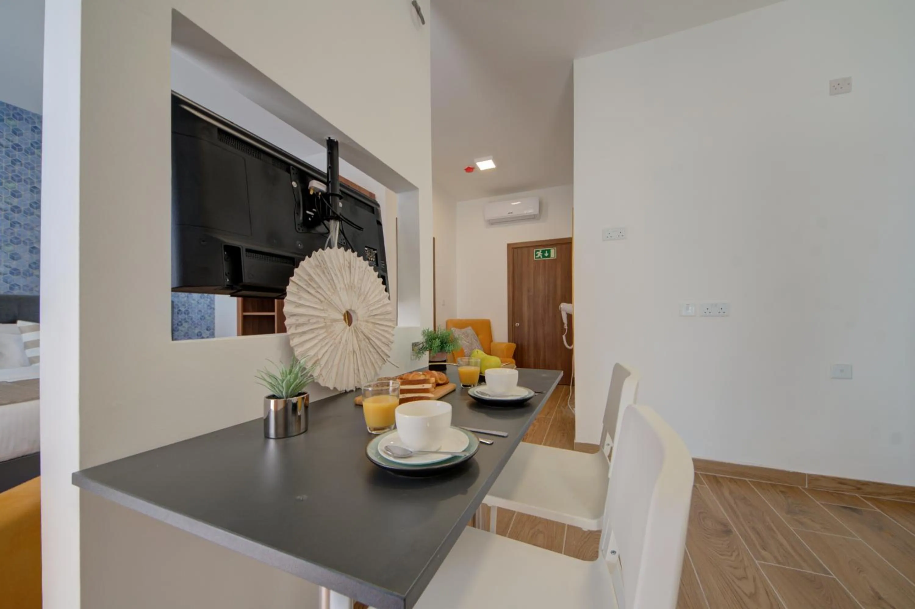 TV and multimedia in Marina Suites & apartments - Self catering - by Tritoni hotels