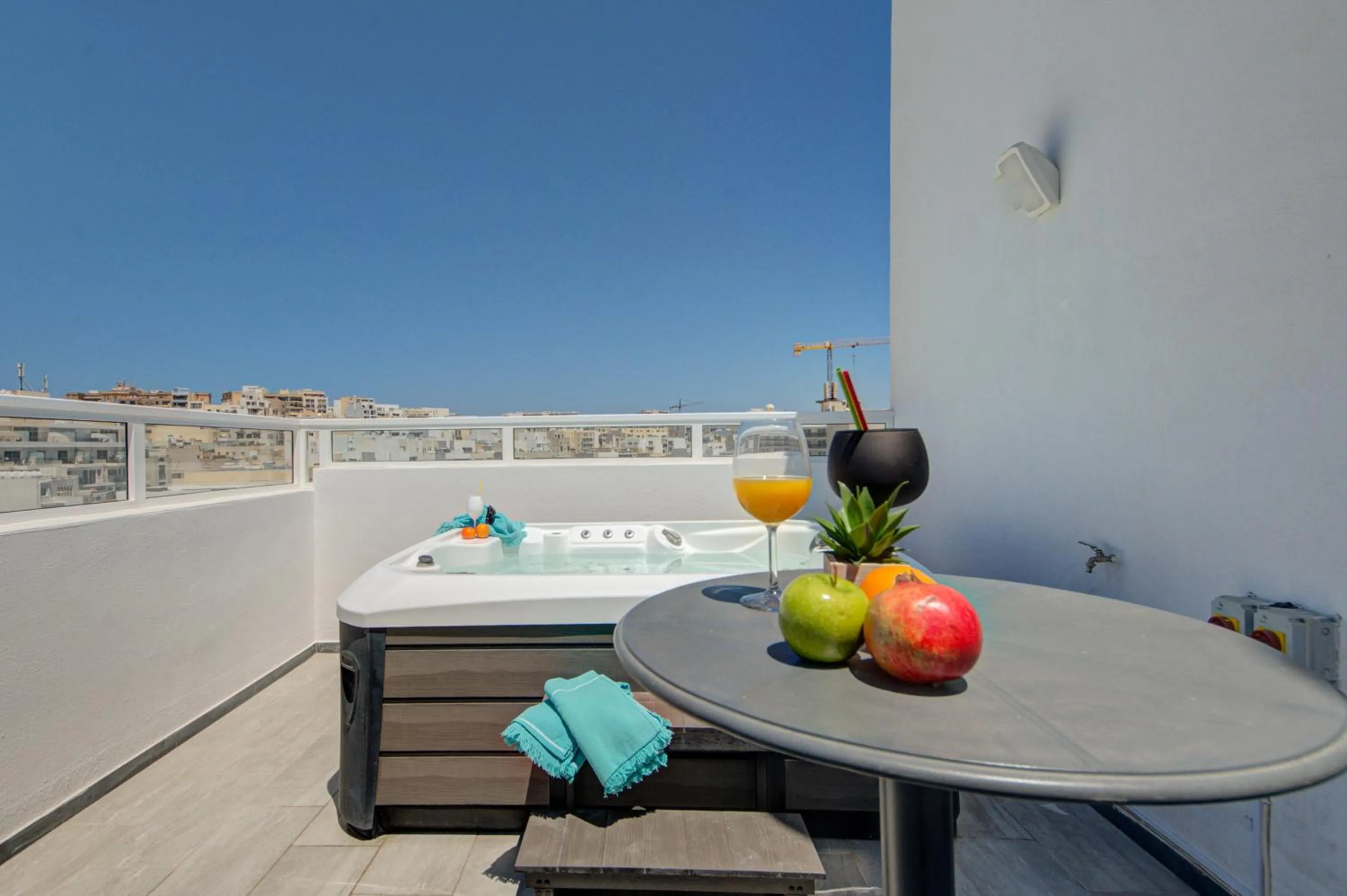 Hot Tub in Marina Suites & apartments - Self catering - by Tritoni hotels