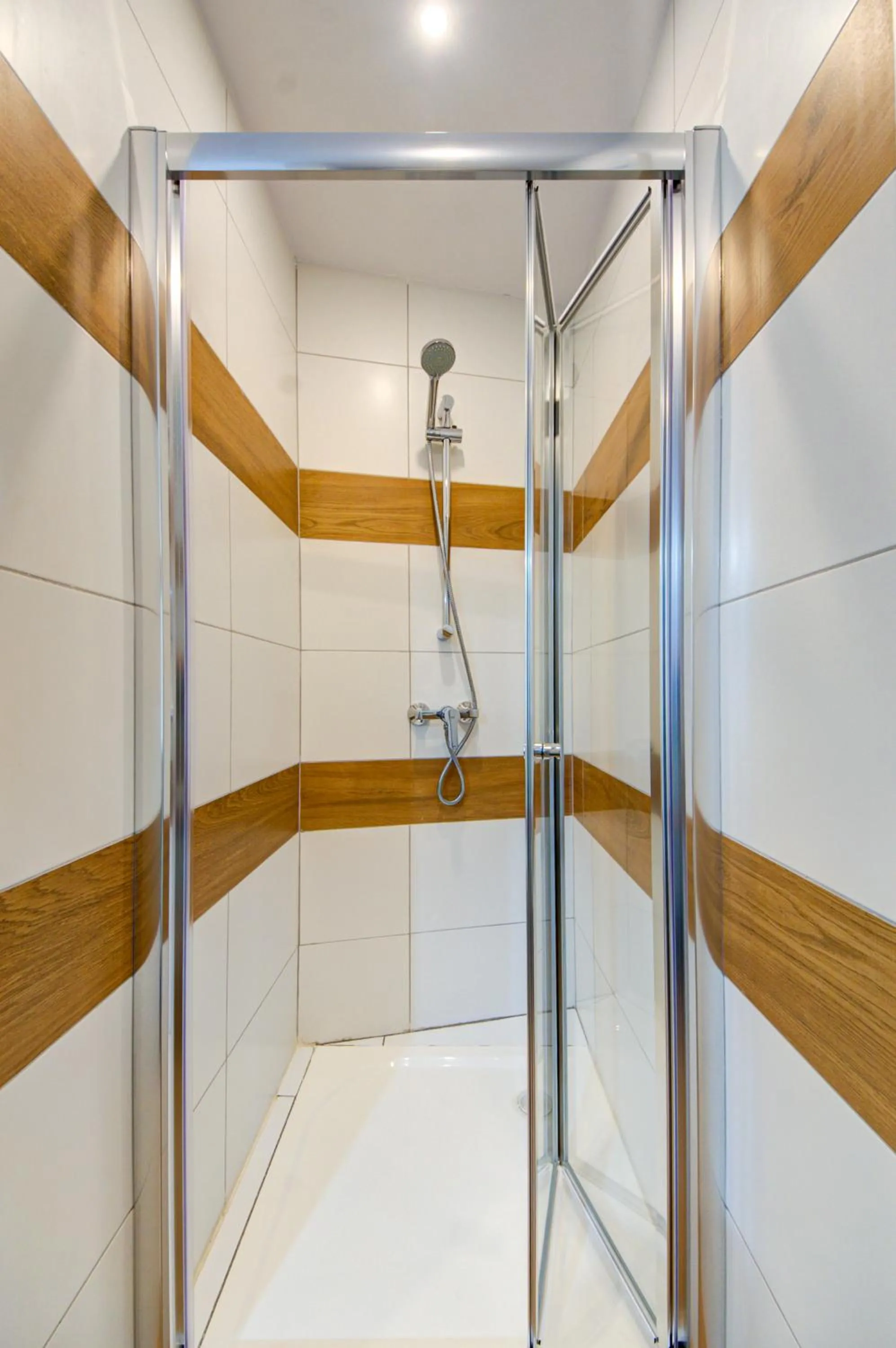 Shower in Marina Suites & apartments - Self catering - by Tritoni hotels