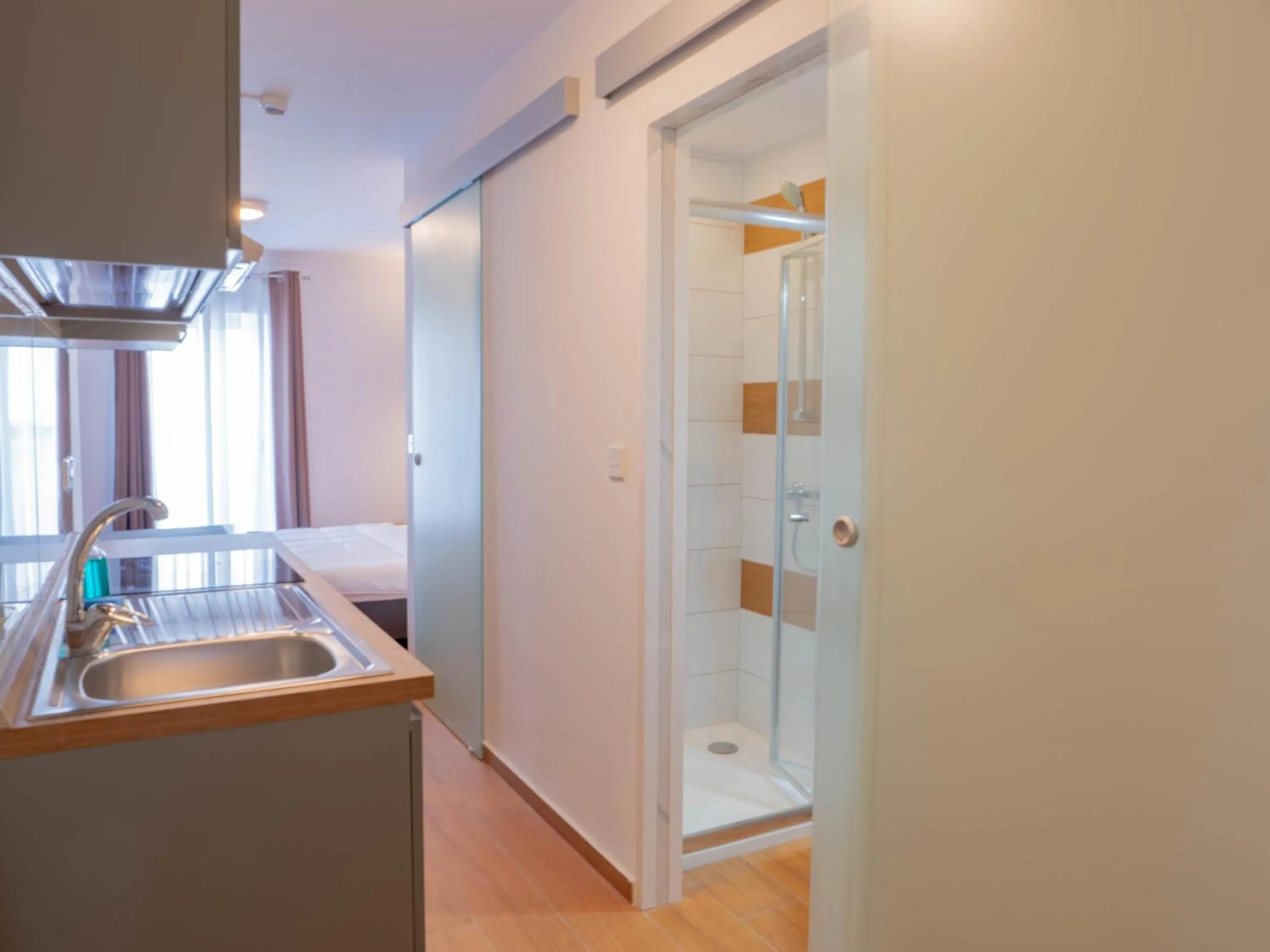 Shower in Marina Suites & apartments - Self catering - by Tritoni hotels