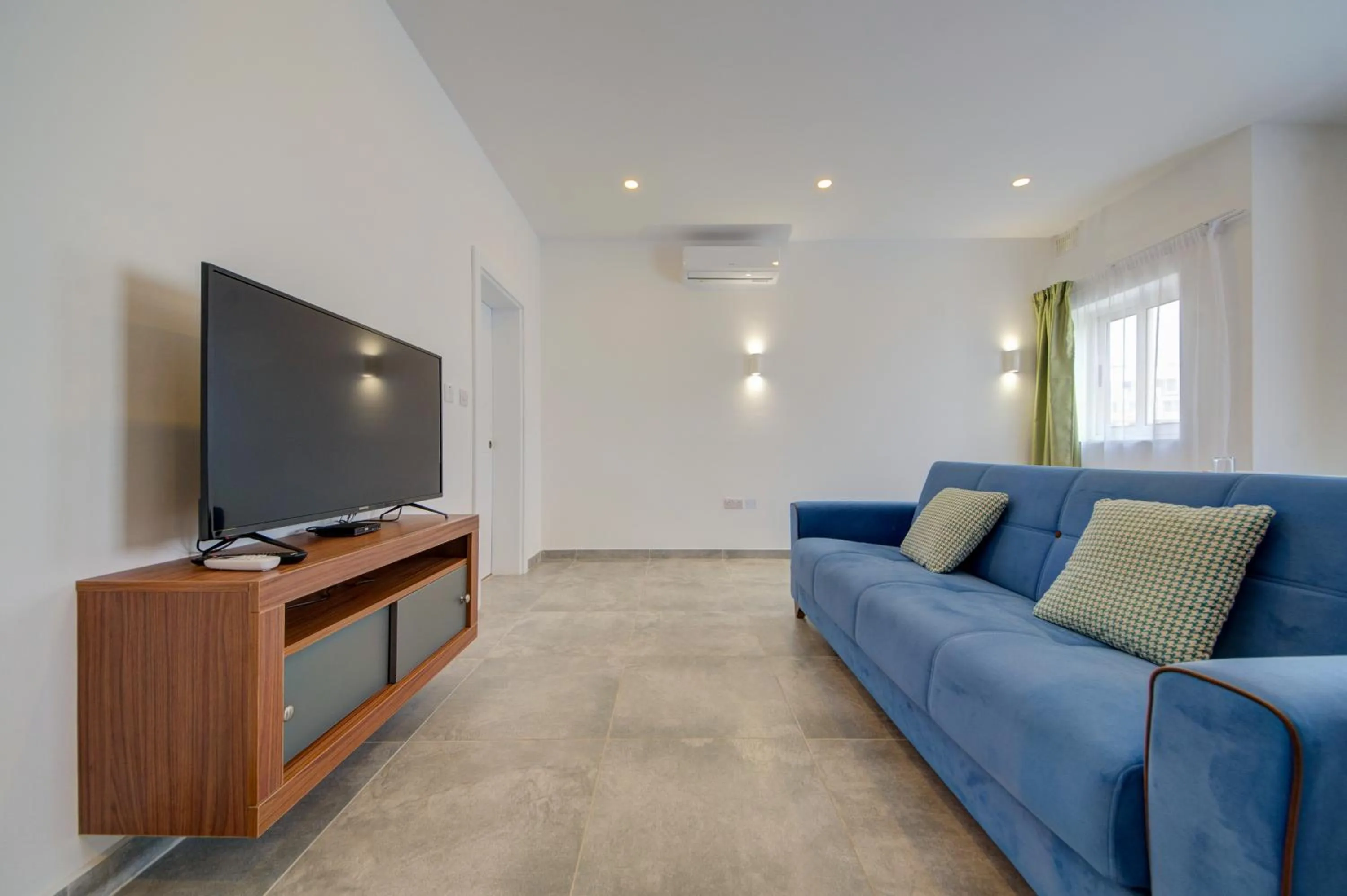 Communal lounge/ TV room in Marina Suites & apartments - Self catering - by Tritoni hotels