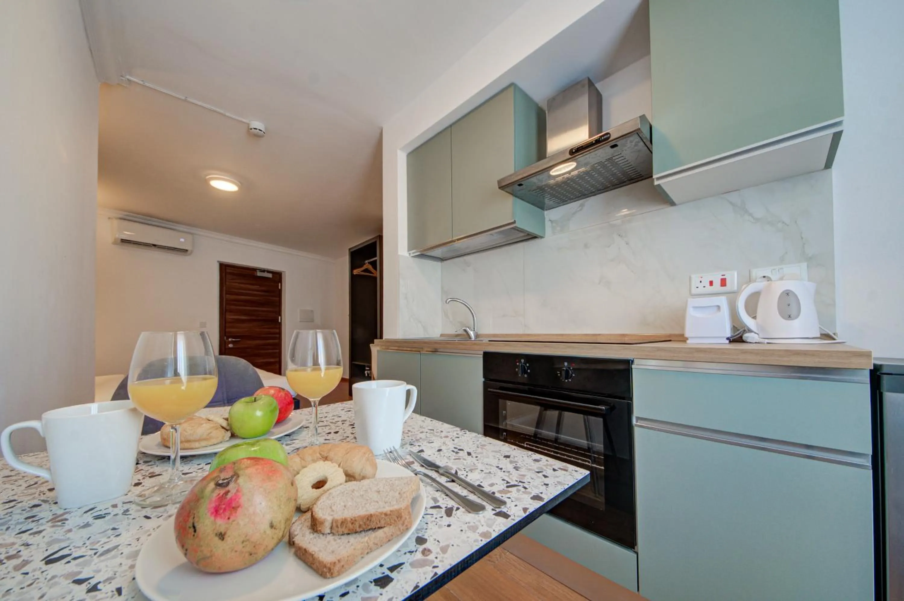 Meals in Marina Suites & apartments - Self catering - by Tritoni hotels
