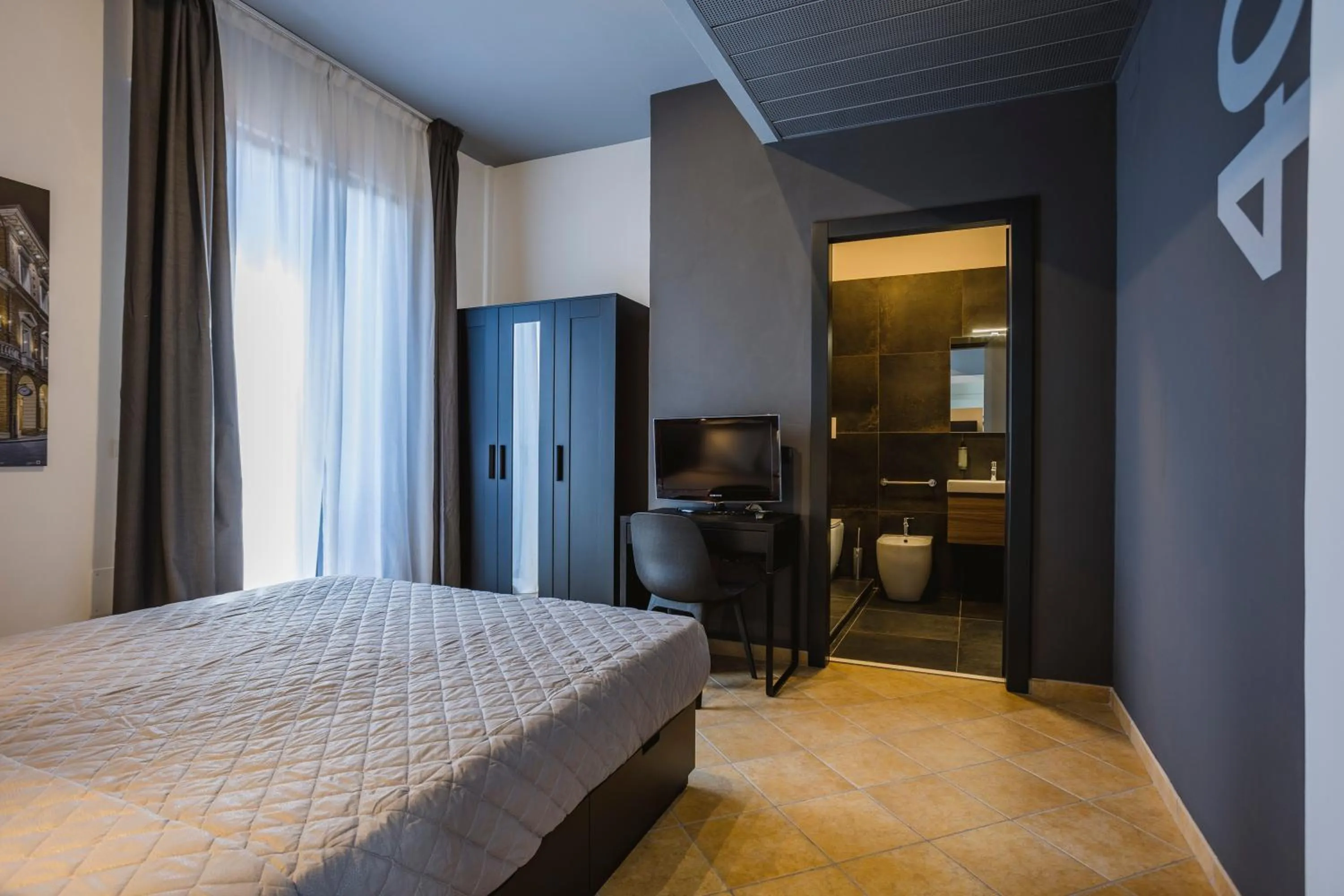 Photo of the whole room, Bed in Residence 9 Line