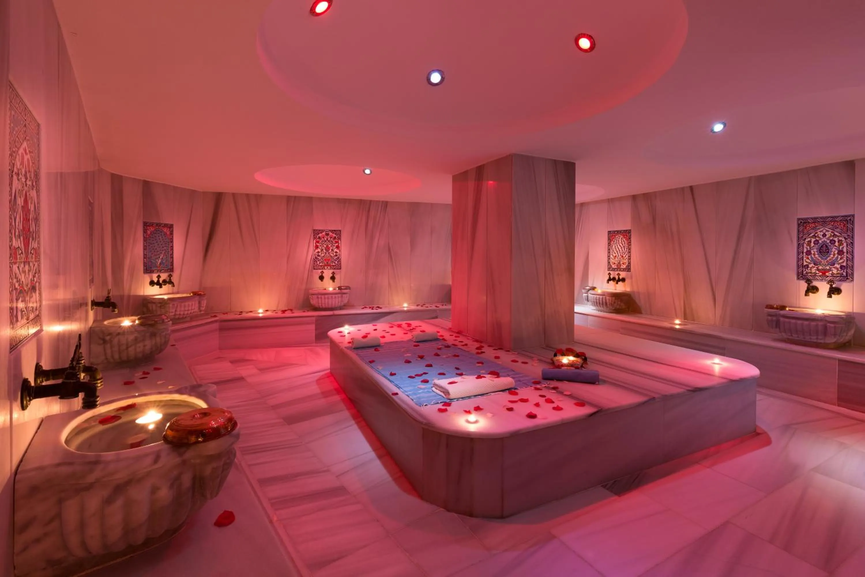 Public Bath, Bed in Sirkeci Mansion