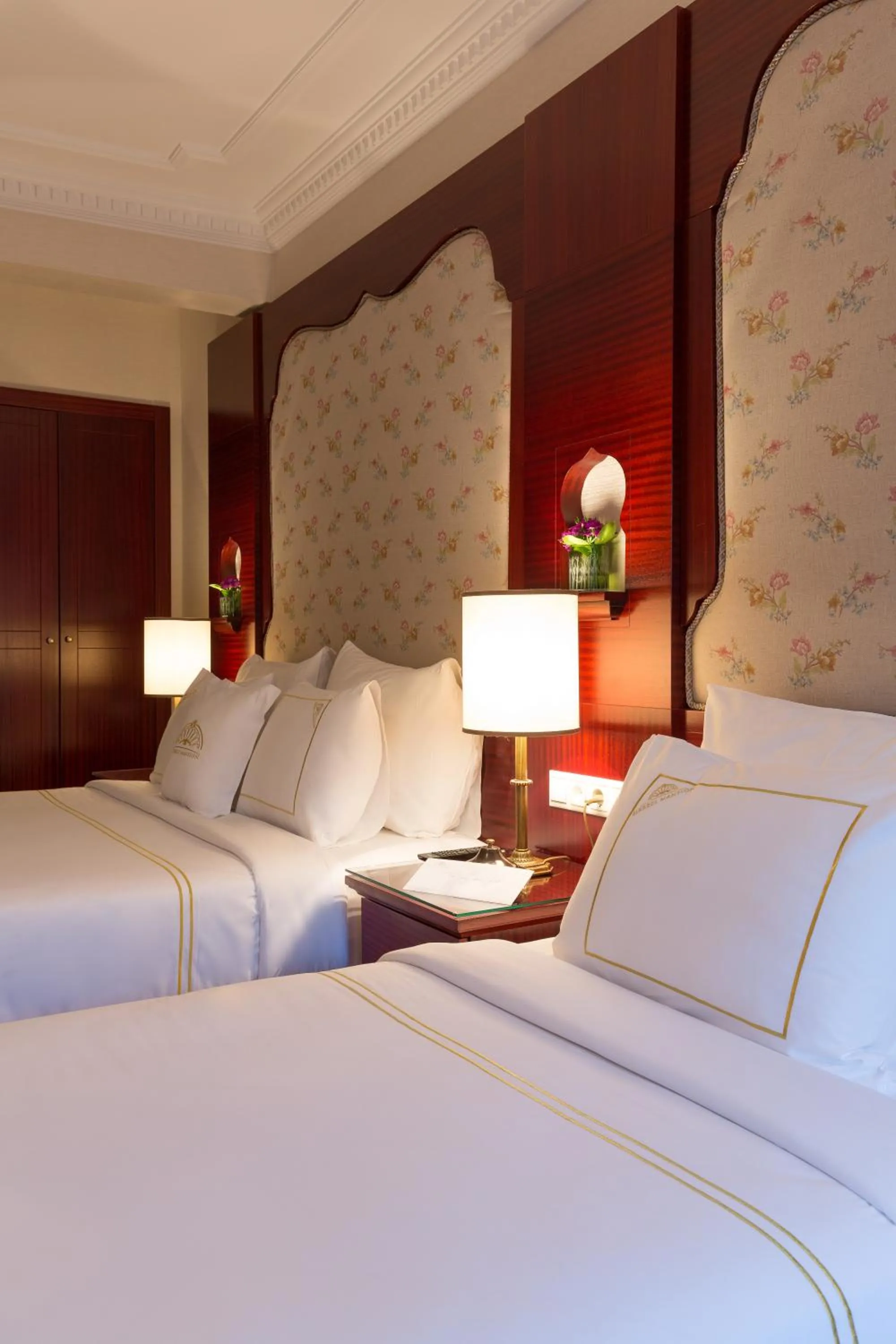 Photo of the whole room, Bed in Sirkeci Mansion