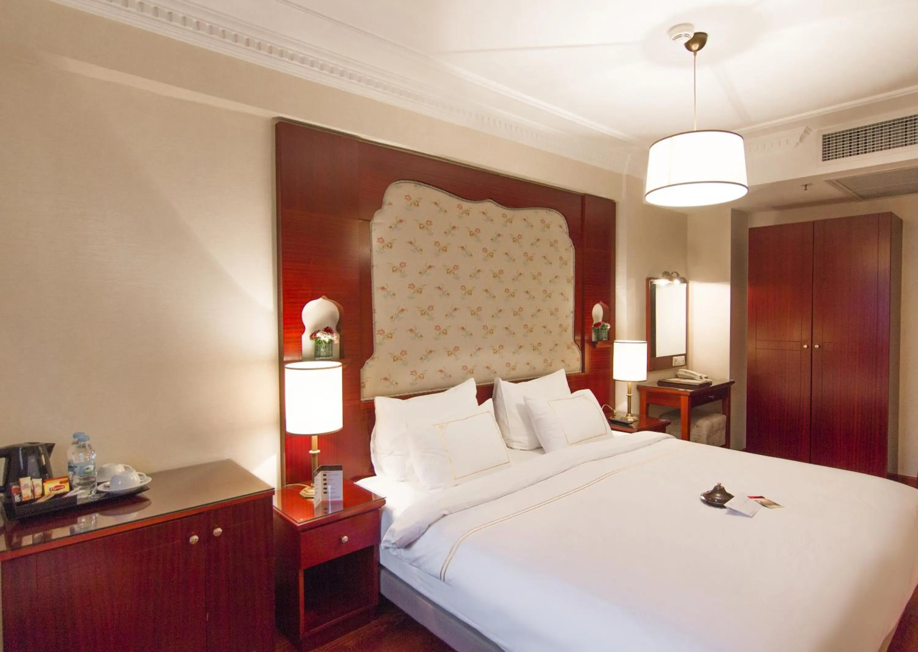 Bedroom, Bed in Sirkeci Mansion