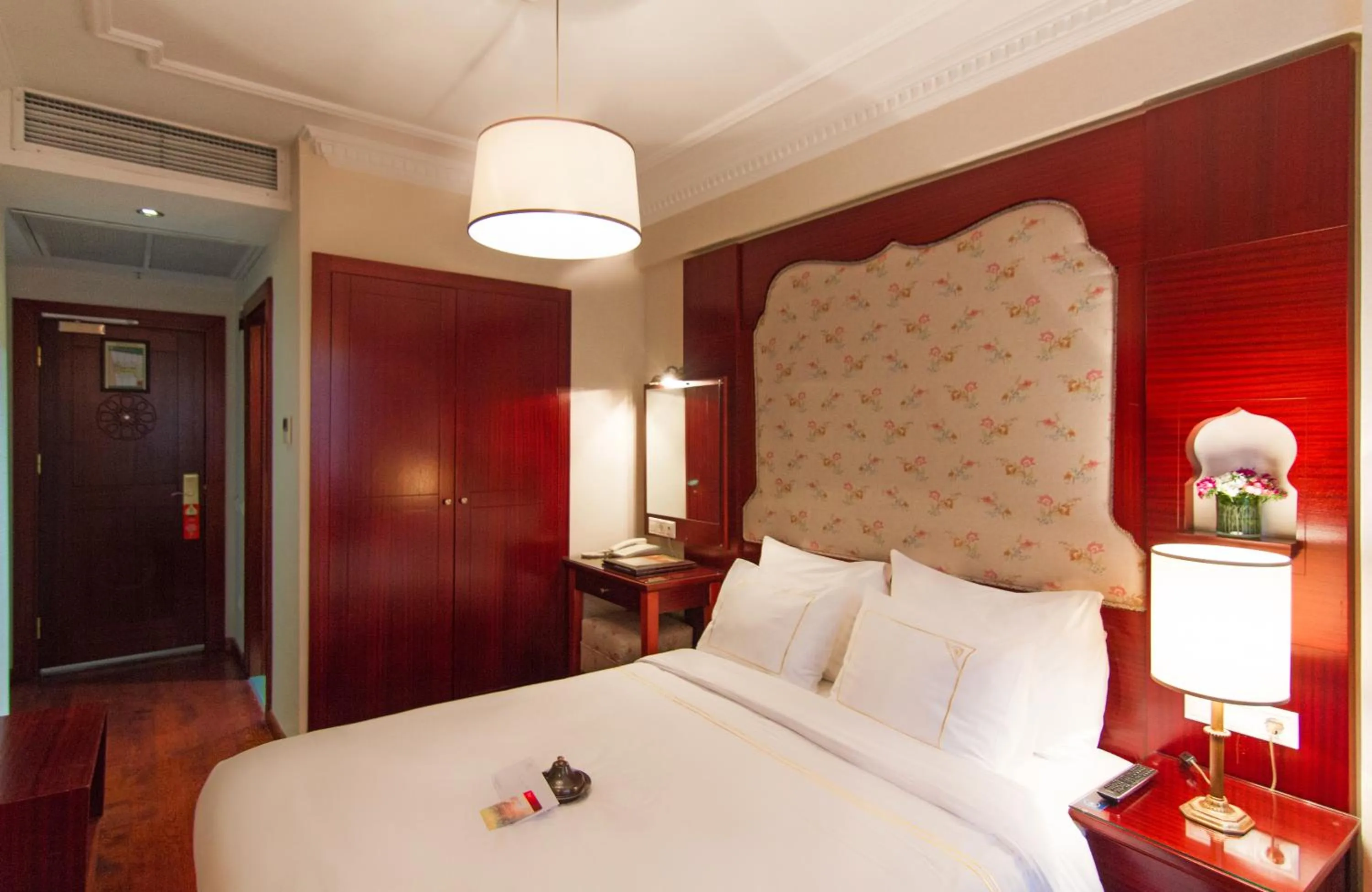 Bedroom, Bed in Sirkeci Mansion