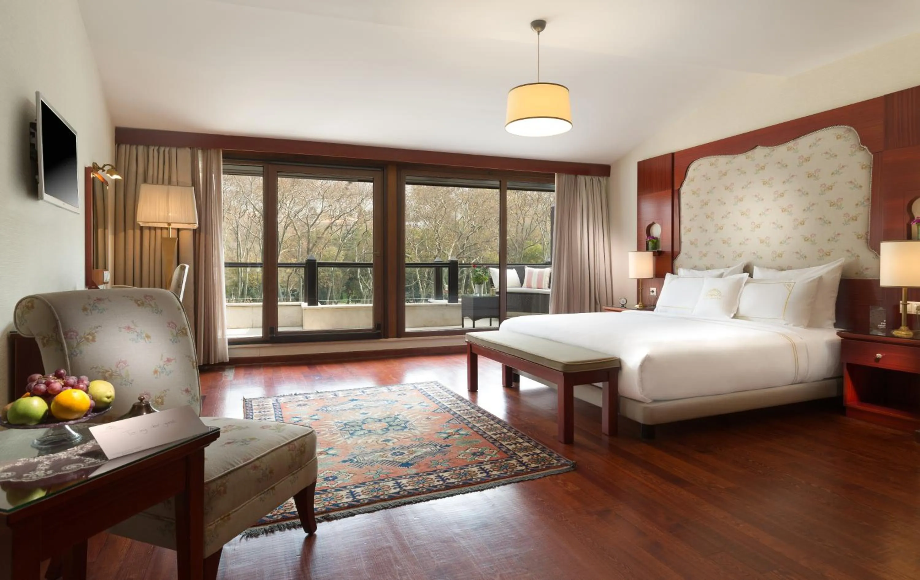 Photo of the whole room, Bed in Sirkeci Mansion