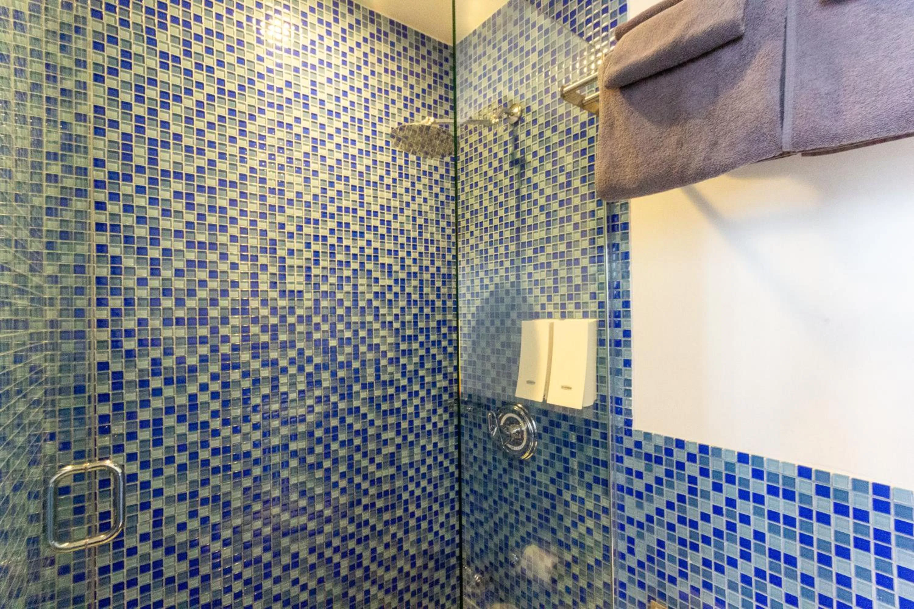 Bathroom in JG Sohotel