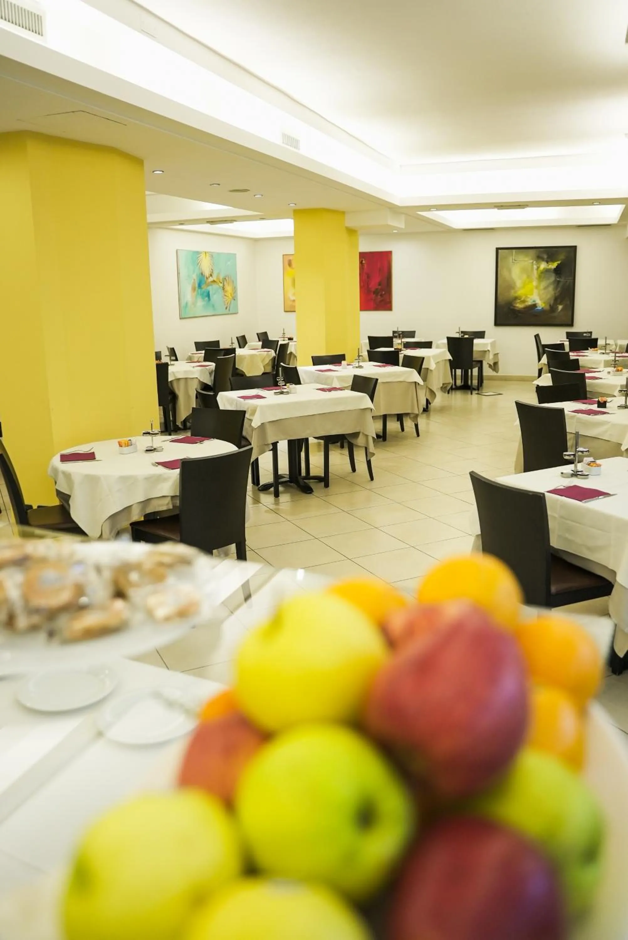 Restaurant/places to eat in Hotel Europa
