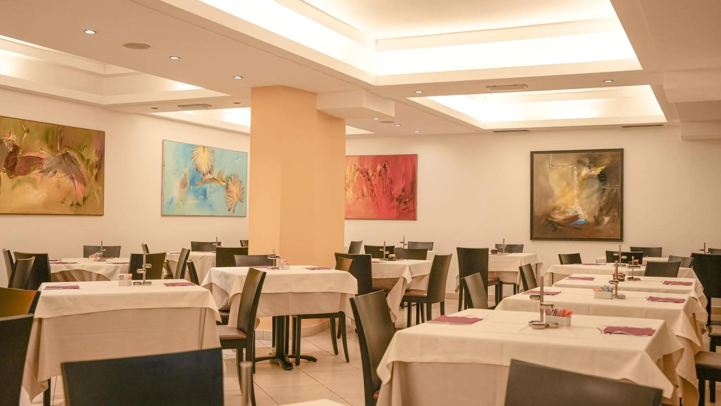 Restaurant/places to eat in Hotel Europa