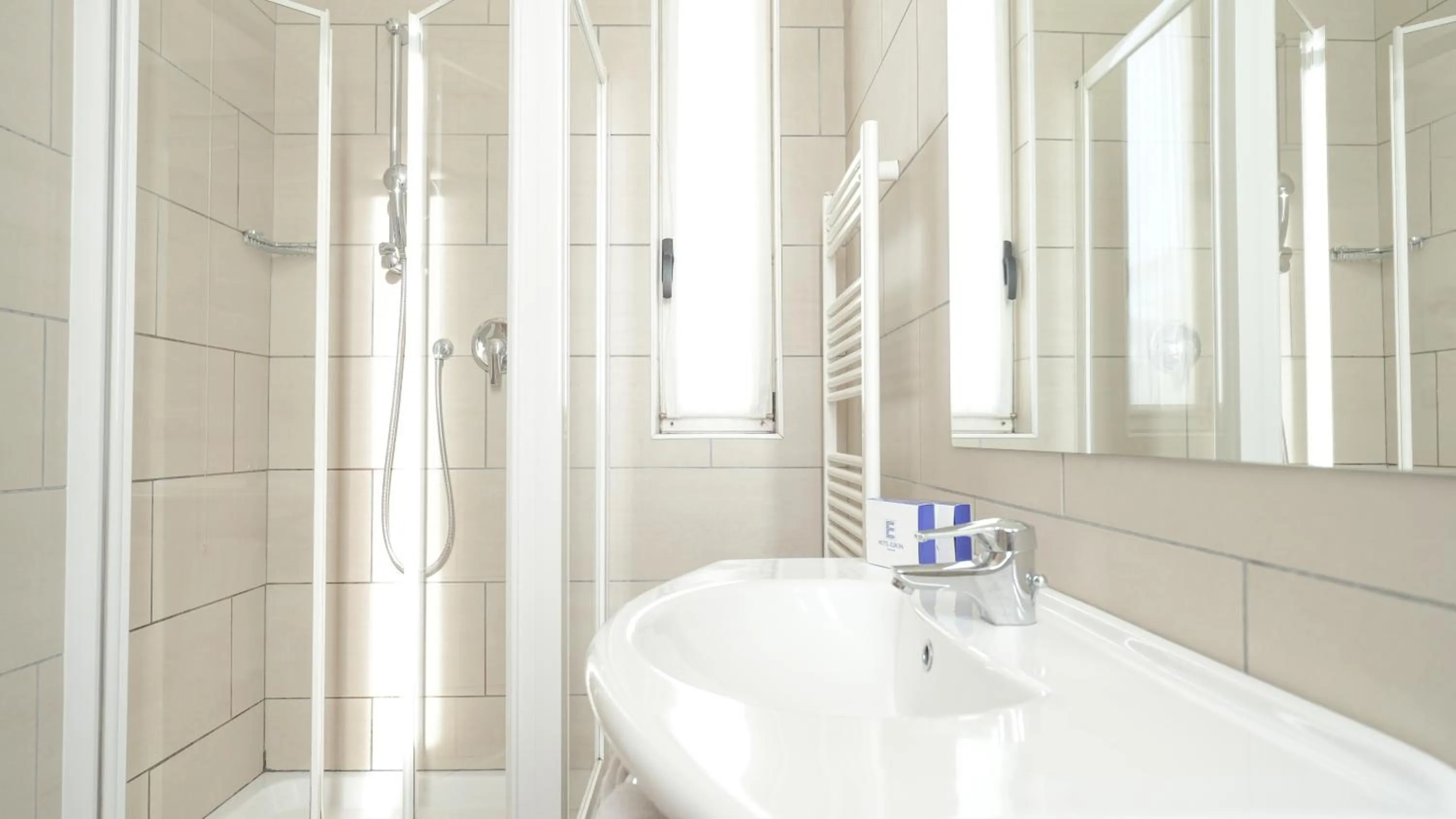 Shower in Hotel Europa
