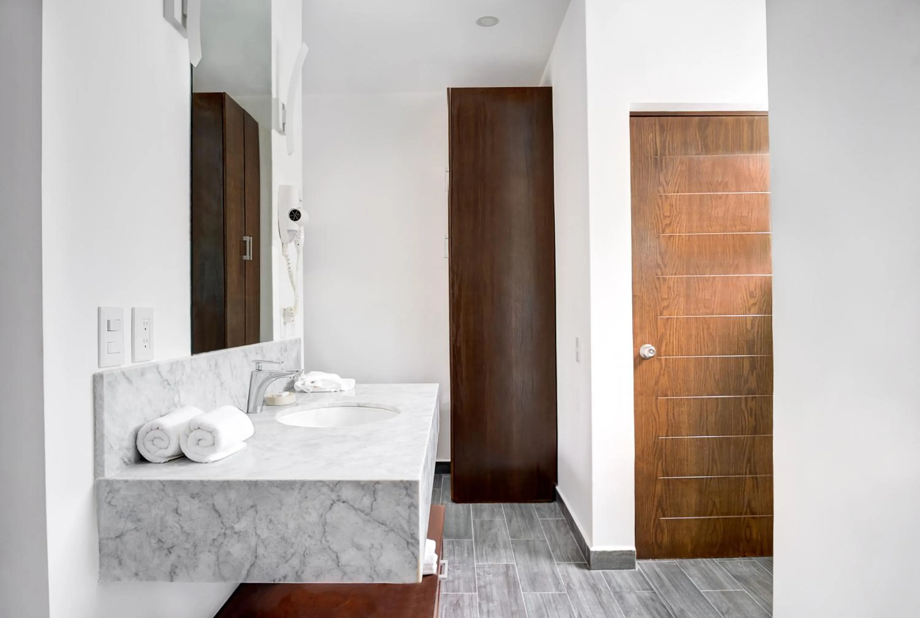 Bathroom, Bed in Mayan Water Hotel