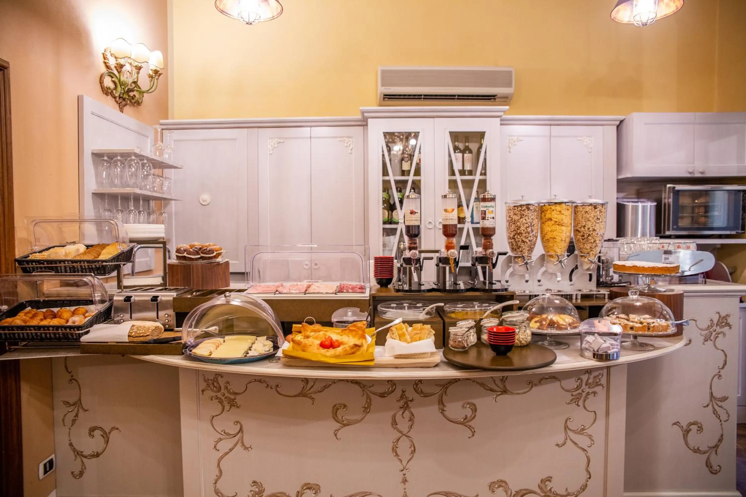 Food and drinks in B&B Galileo 2000