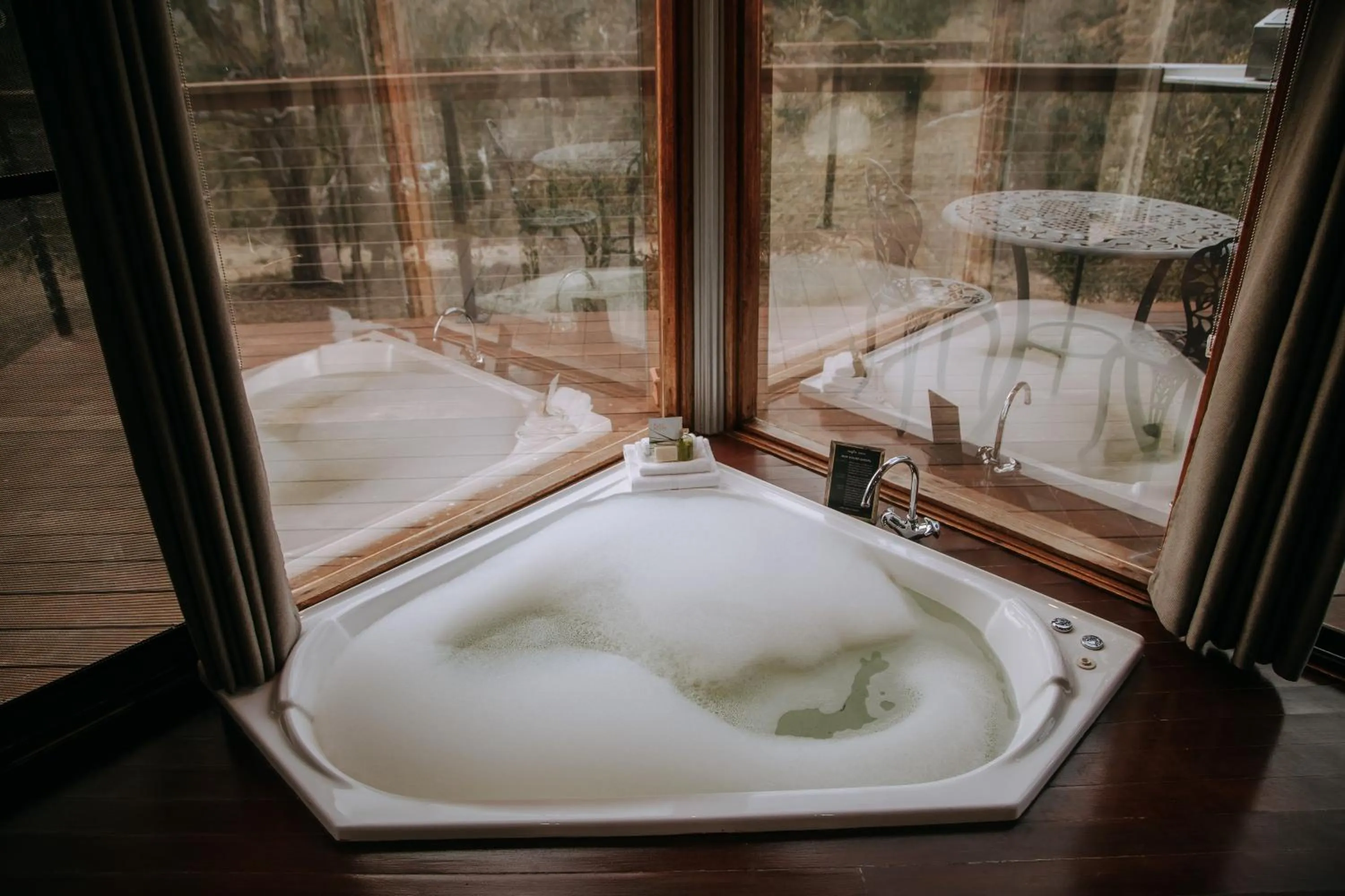 Hot Tub in Eagle View Escape