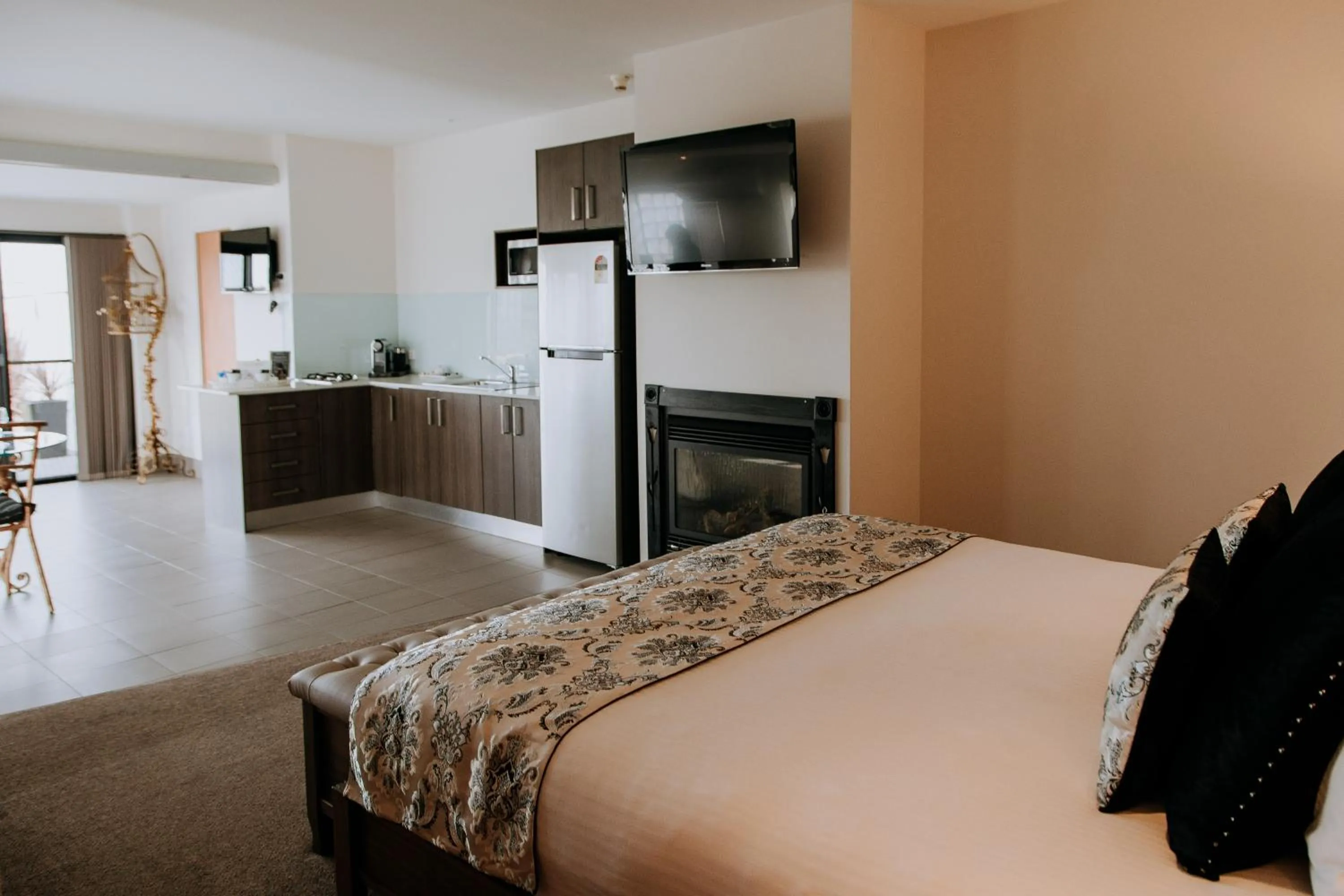 Photo of the whole room, Bed in Eagle View Escape