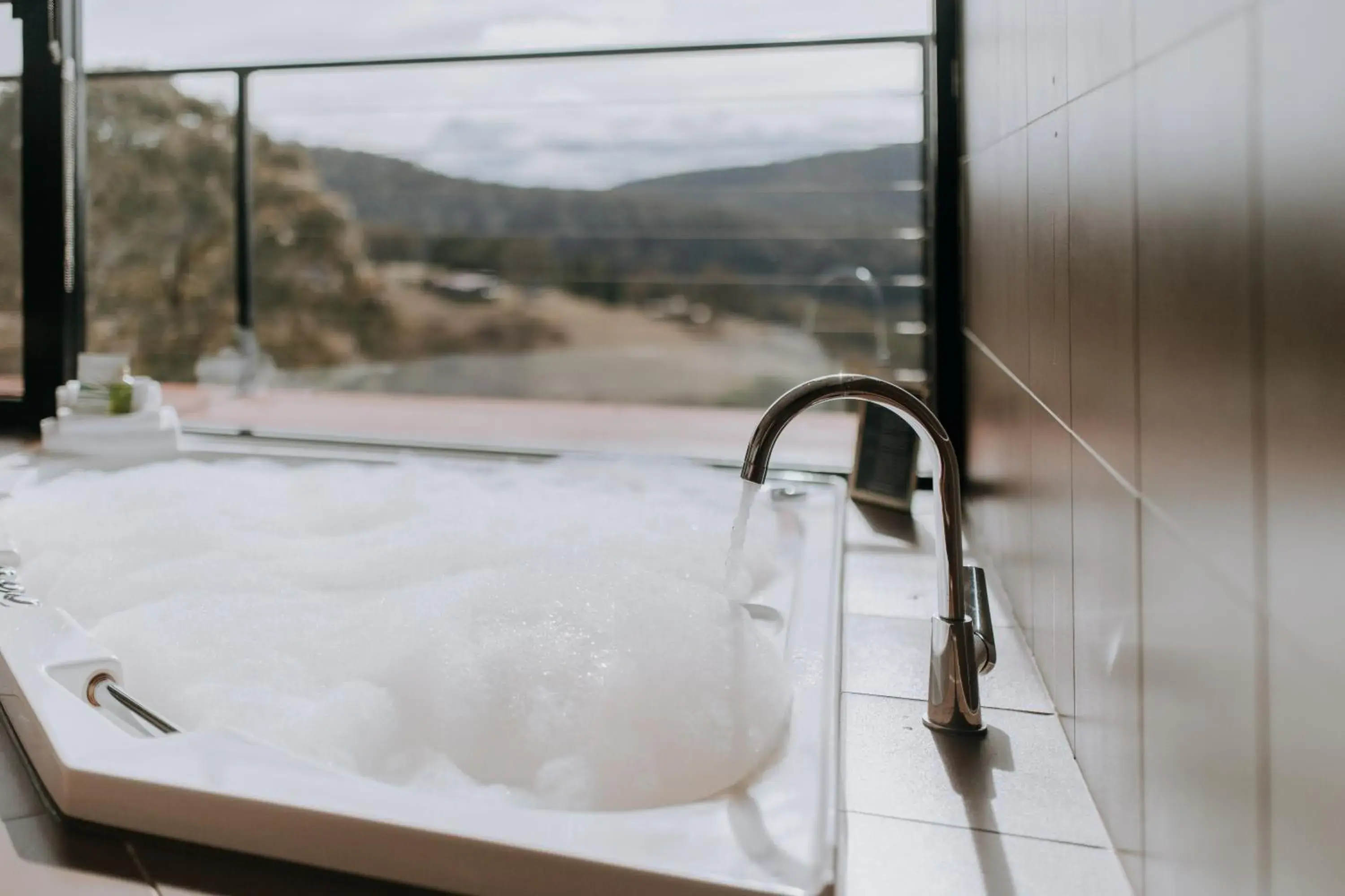 Hot Tub in Eagle View Escape Hot Tub in Eagle View Escape