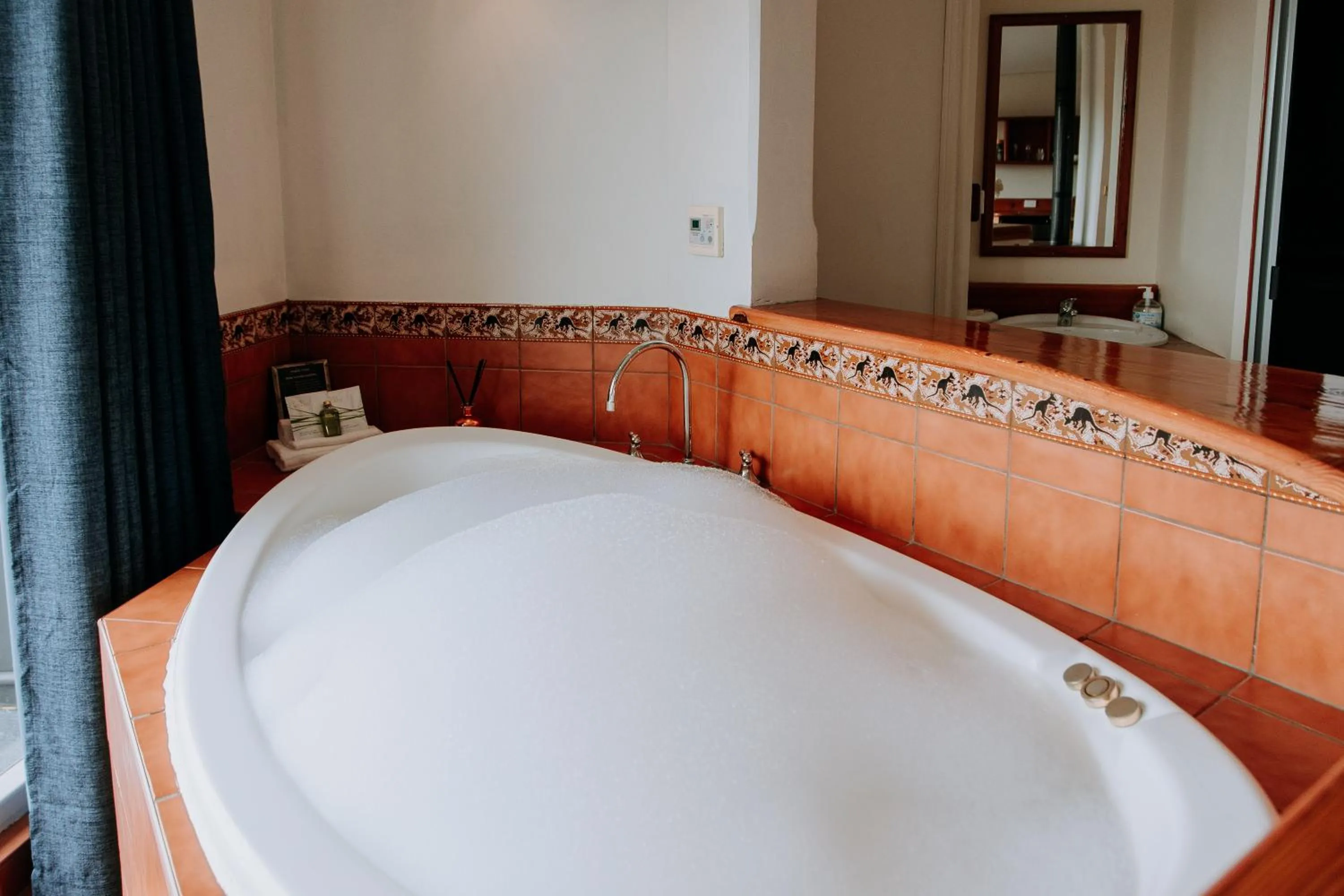 Hot Tub in Eagle View Escape