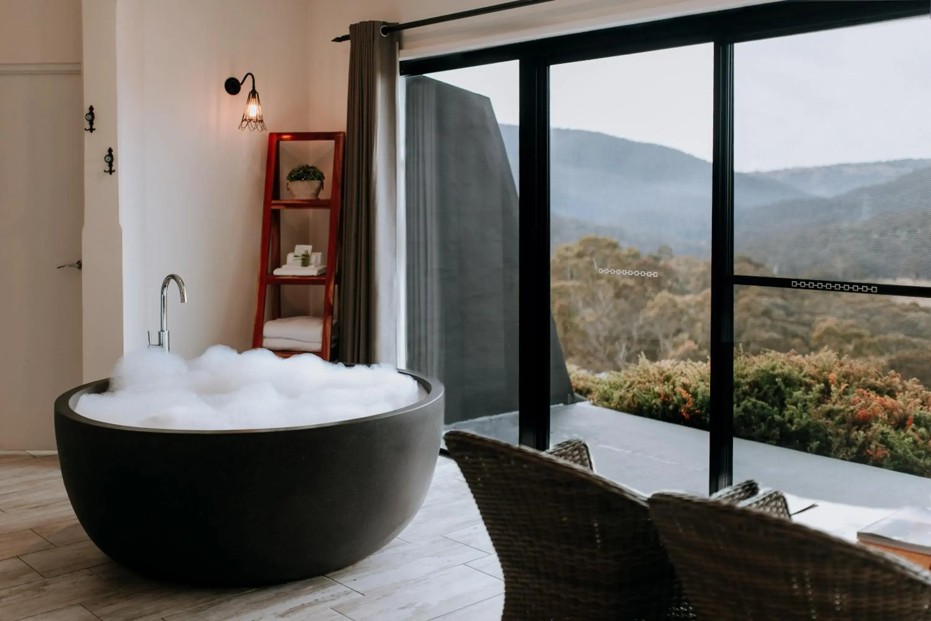 Mountain view in Eagle View Escape Mountain view in Eagle View Escape