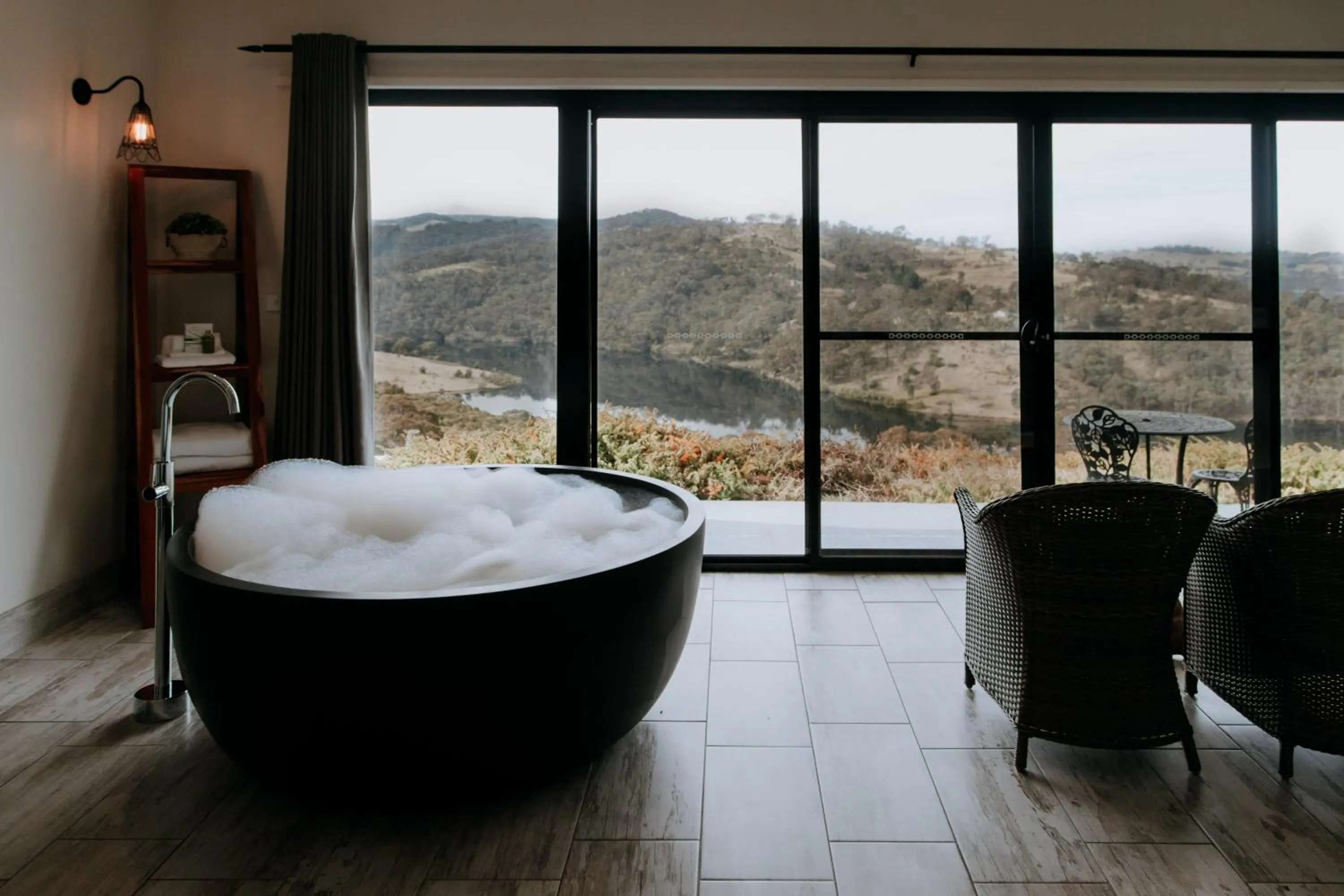 Seating area in Eagle View Escape