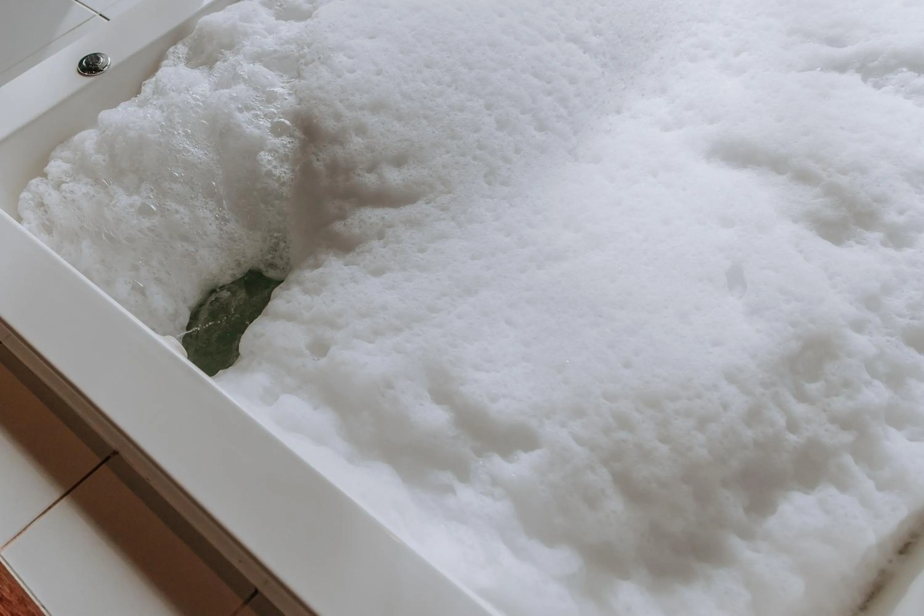 Hot Tub in Eagle View Escape