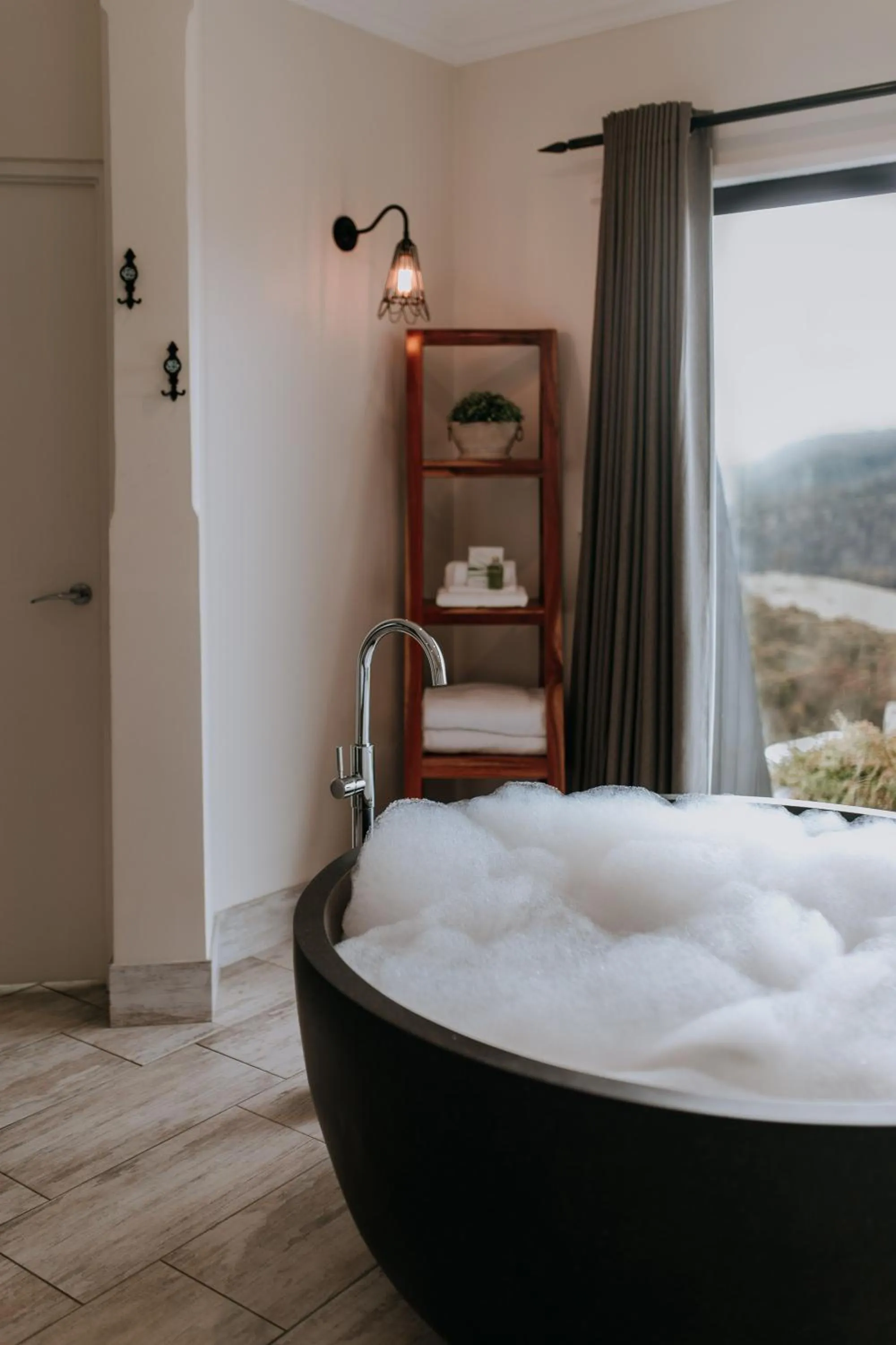 Bath, Bed in Eagle View Escape