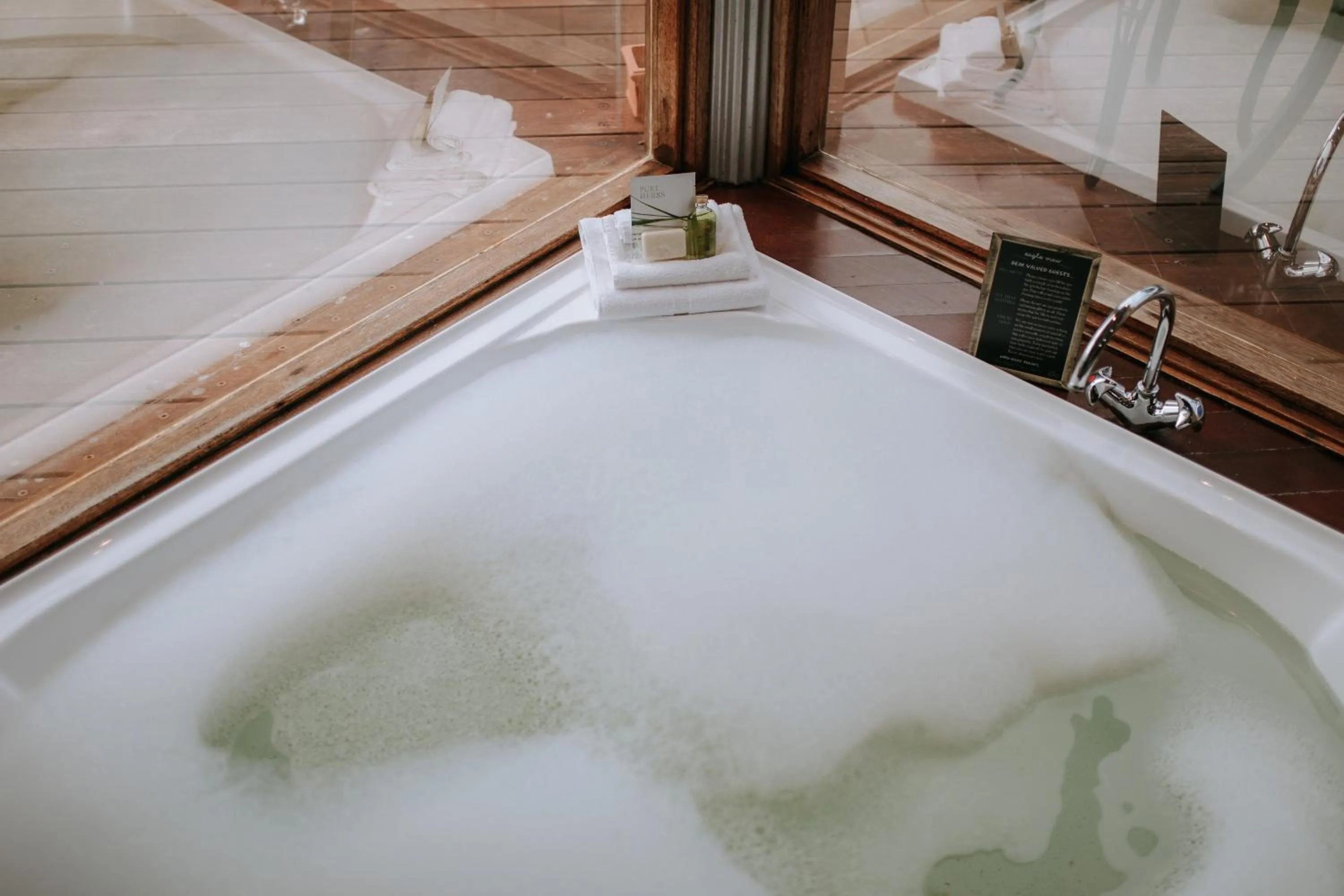 Hot Tub in Eagle View Escape