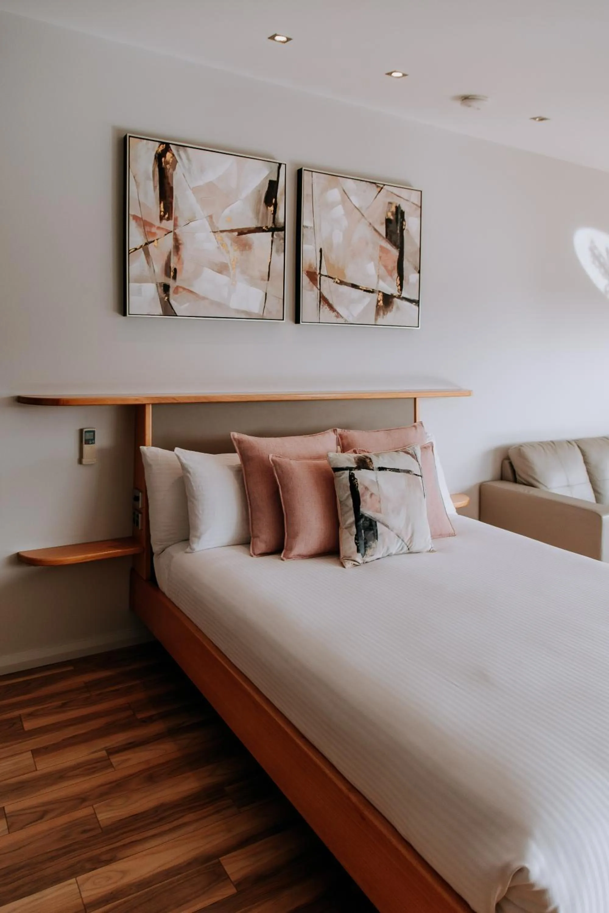 Bedroom, Bed in Eagle View Escape