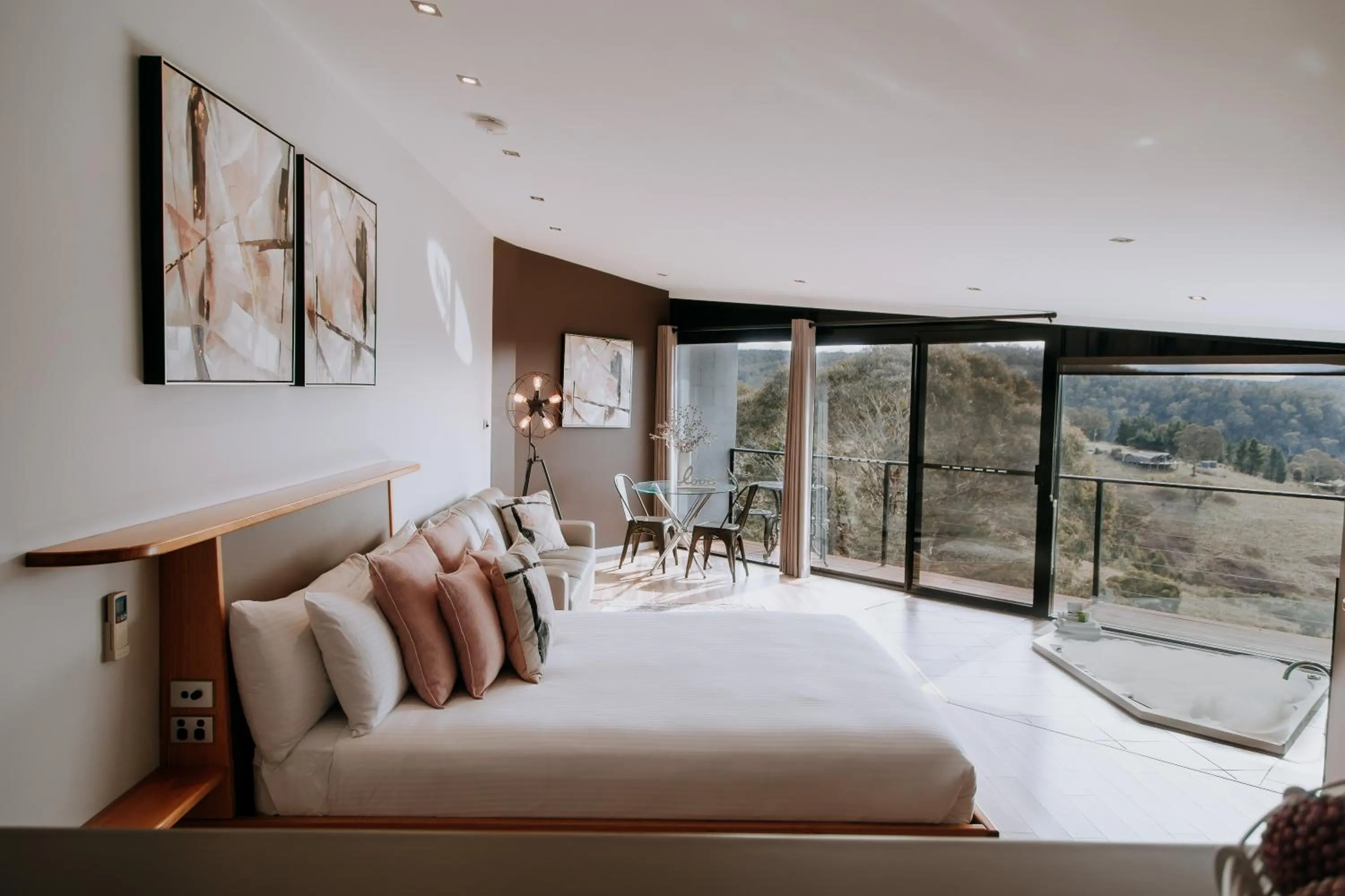 Bed in Eagle View Escape