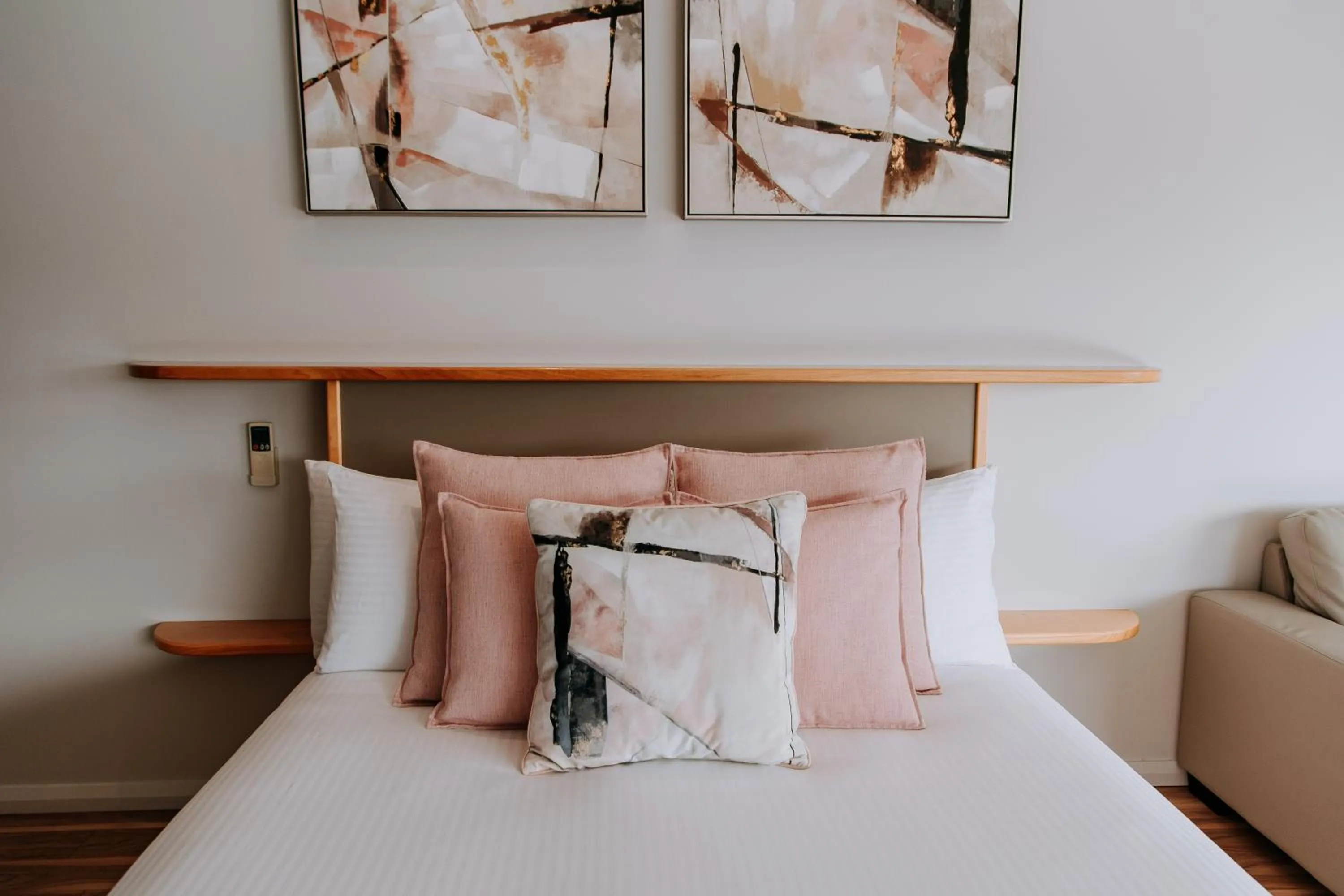 Bedroom, Bed in Eagle View Escape