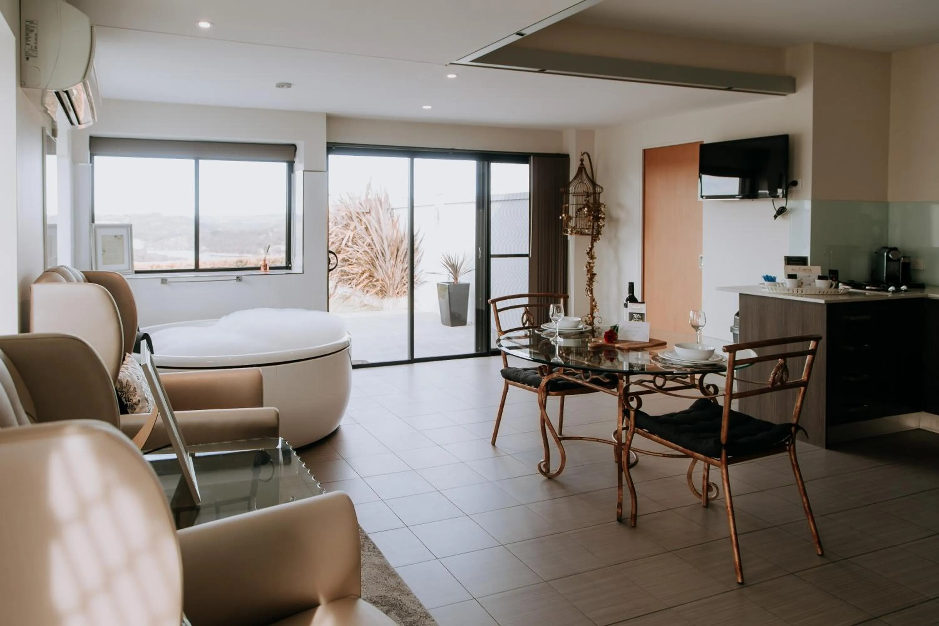 Dining area in Eagle View Escape