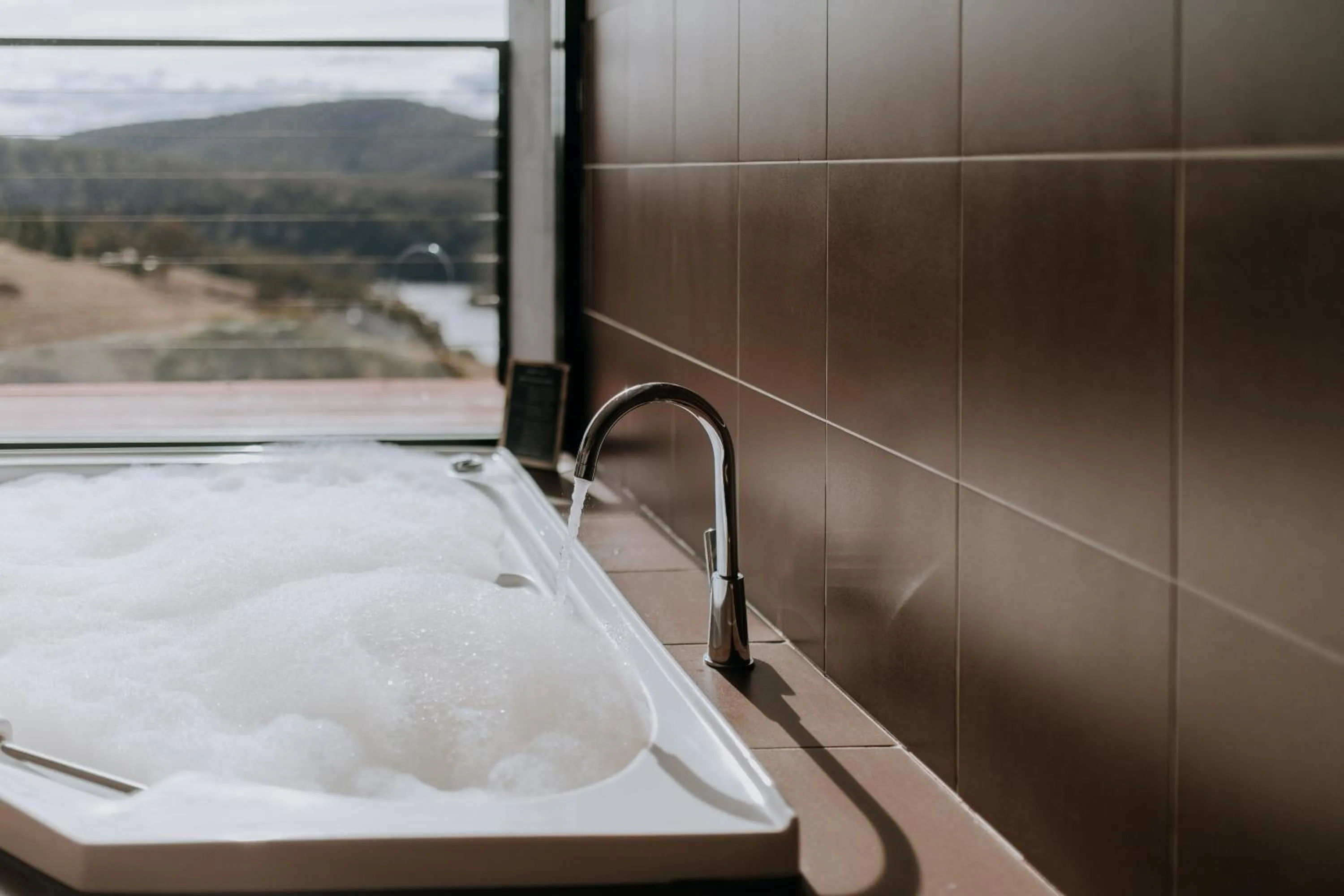 Hot Tub in Eagle View Escape