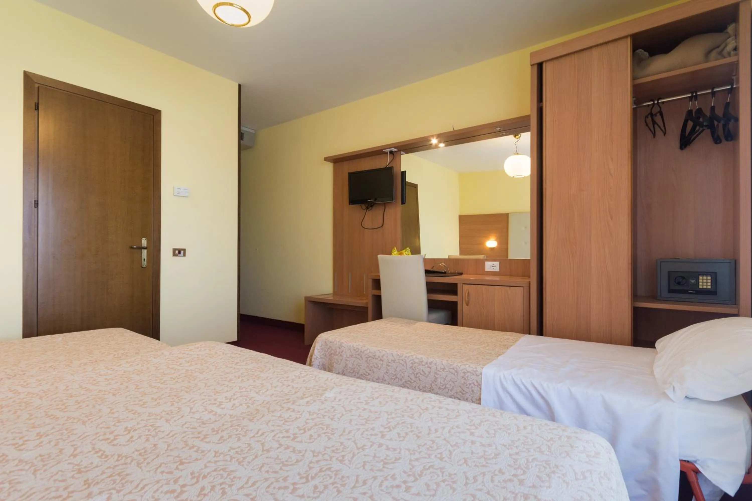 Bed in Park Hotel Ristorante Ca' Bianca