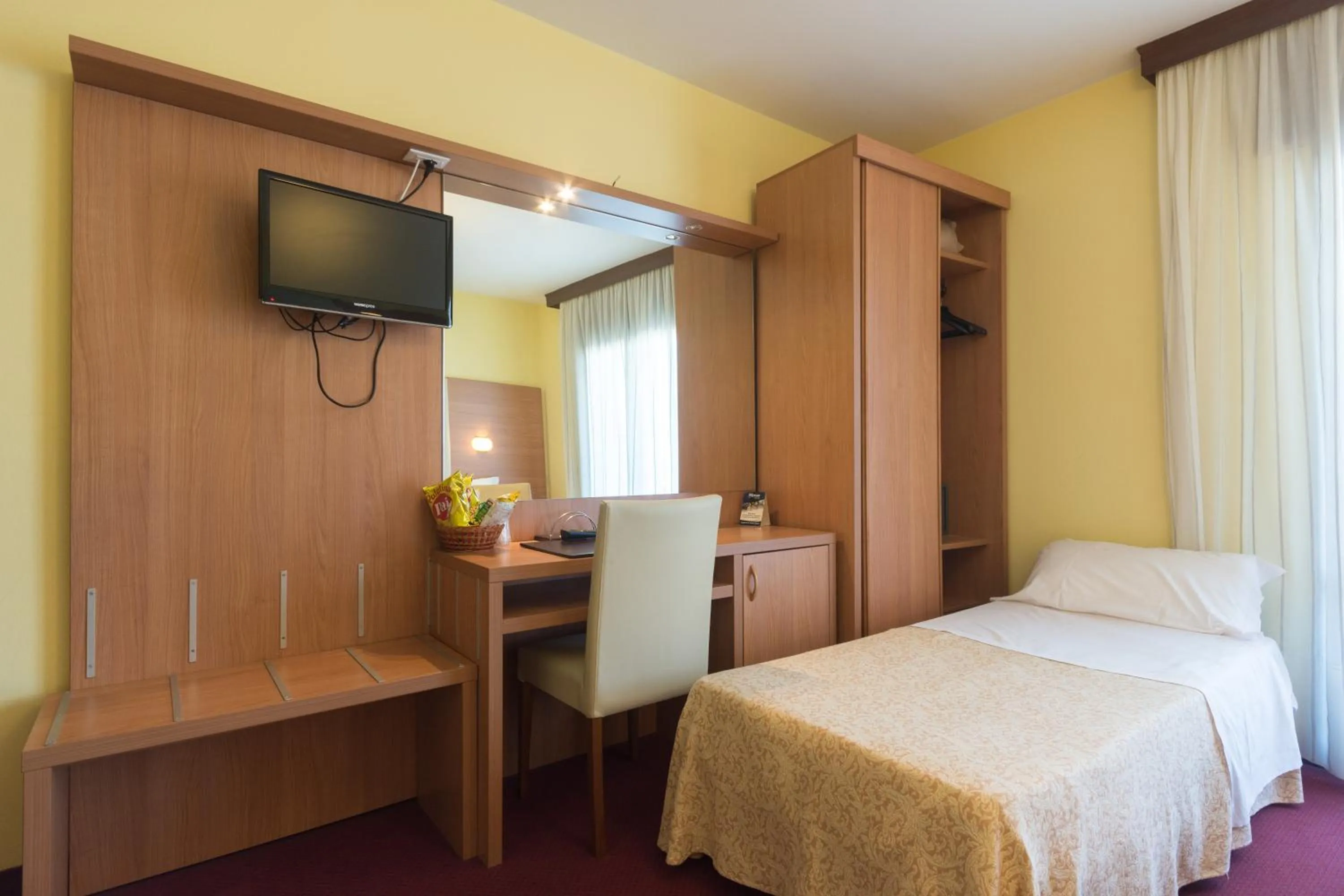 Bed in Park Hotel Ristorante Ca' Bianca