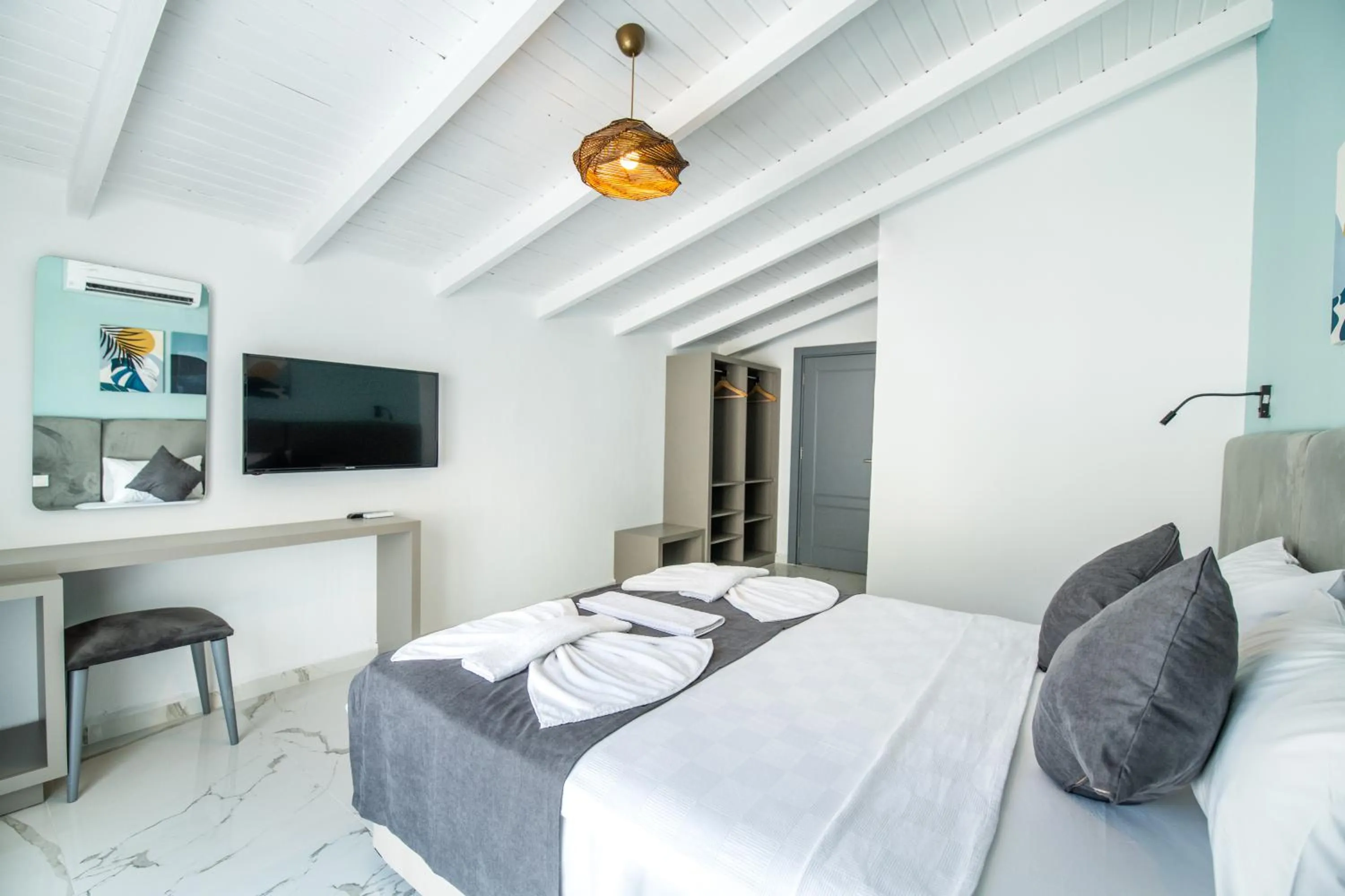 Photo of the whole room in Leonis Hotel