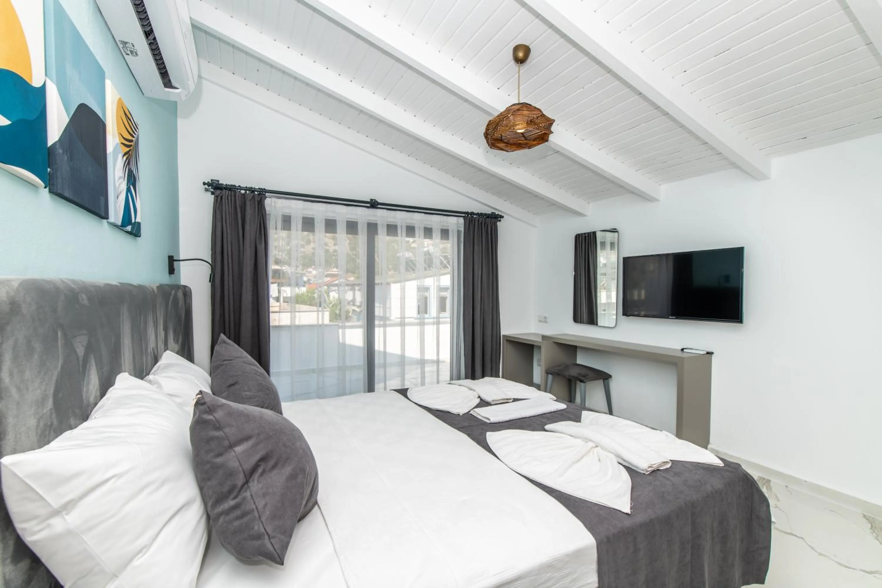 Photo of the whole room in Leonis Hotel