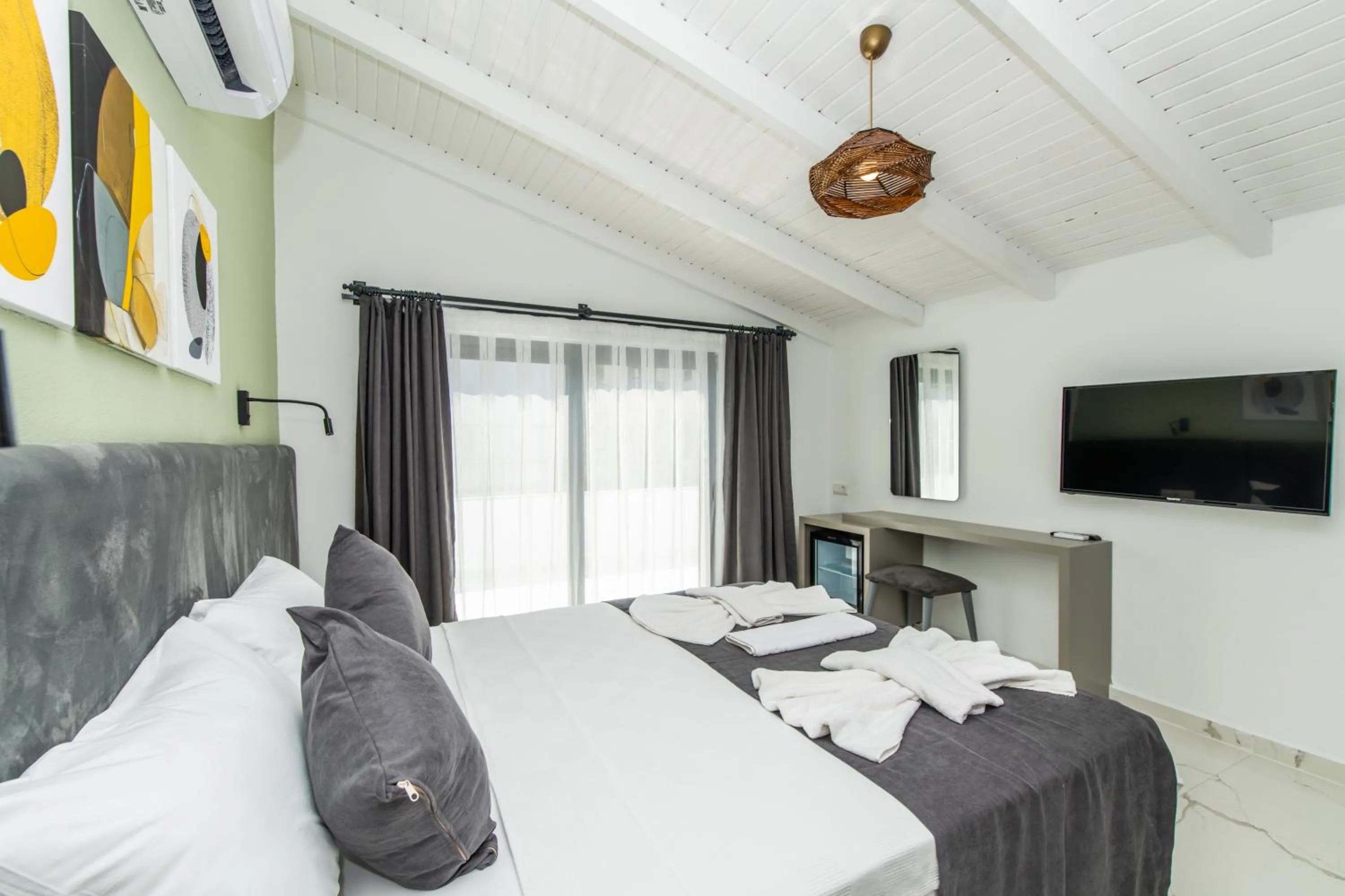 Photo of the whole room in Leonis Hotel