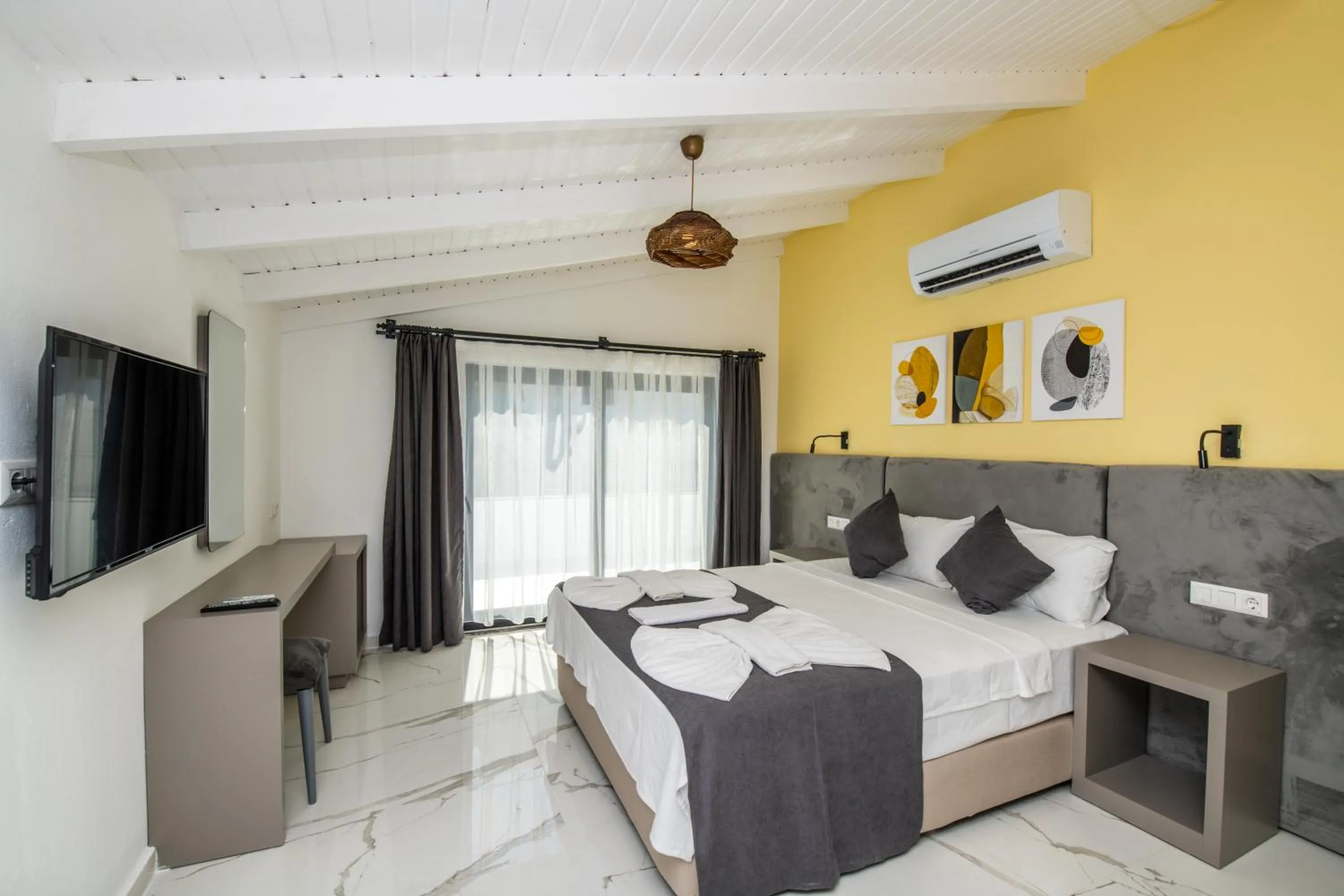 Photo of the whole room in Leonis Hotel