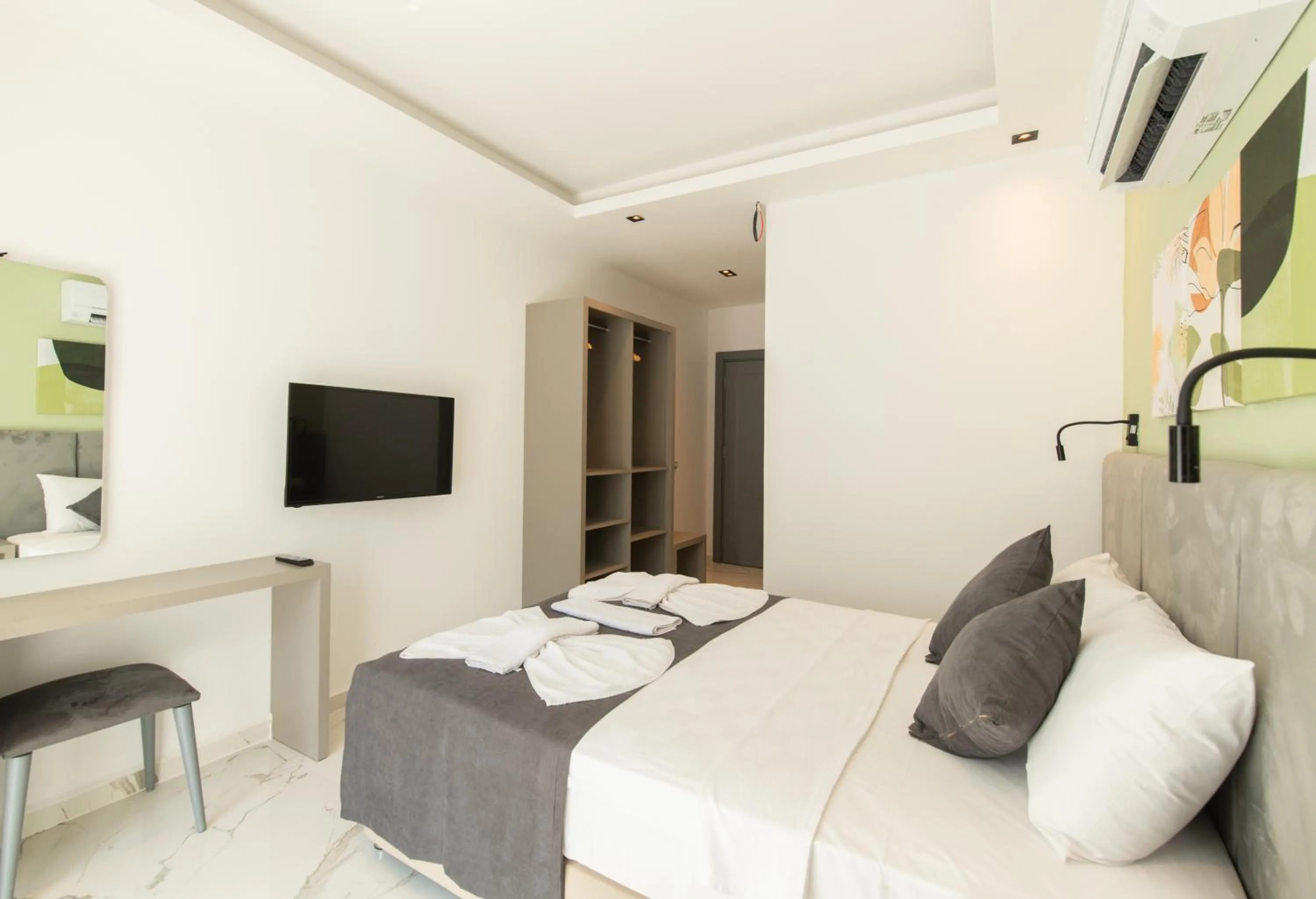 Photo of the whole room in Leonis Hotel