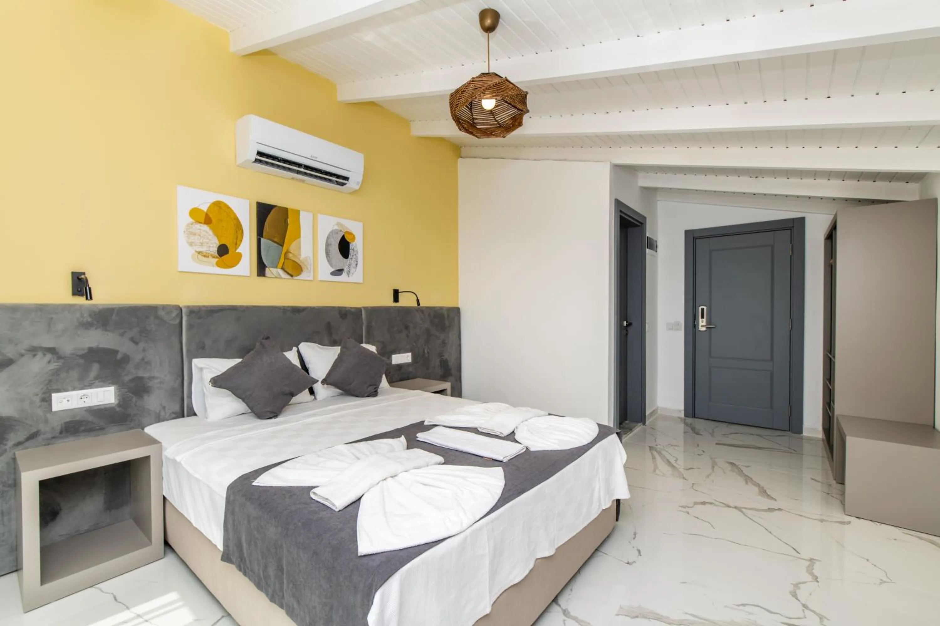 Photo of the whole room in Leonis Hotel