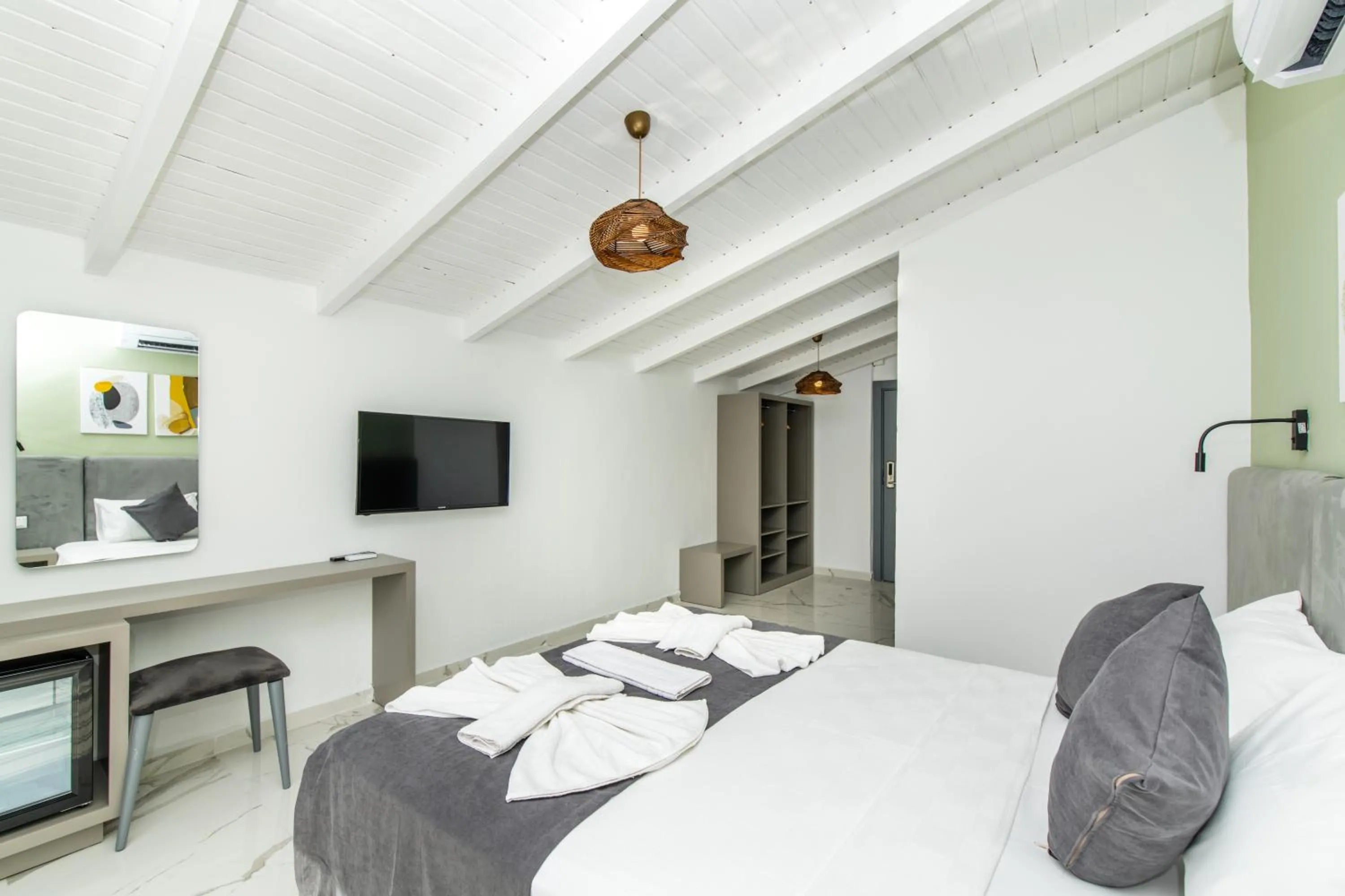 Photo of the whole room in Leonis Hotel